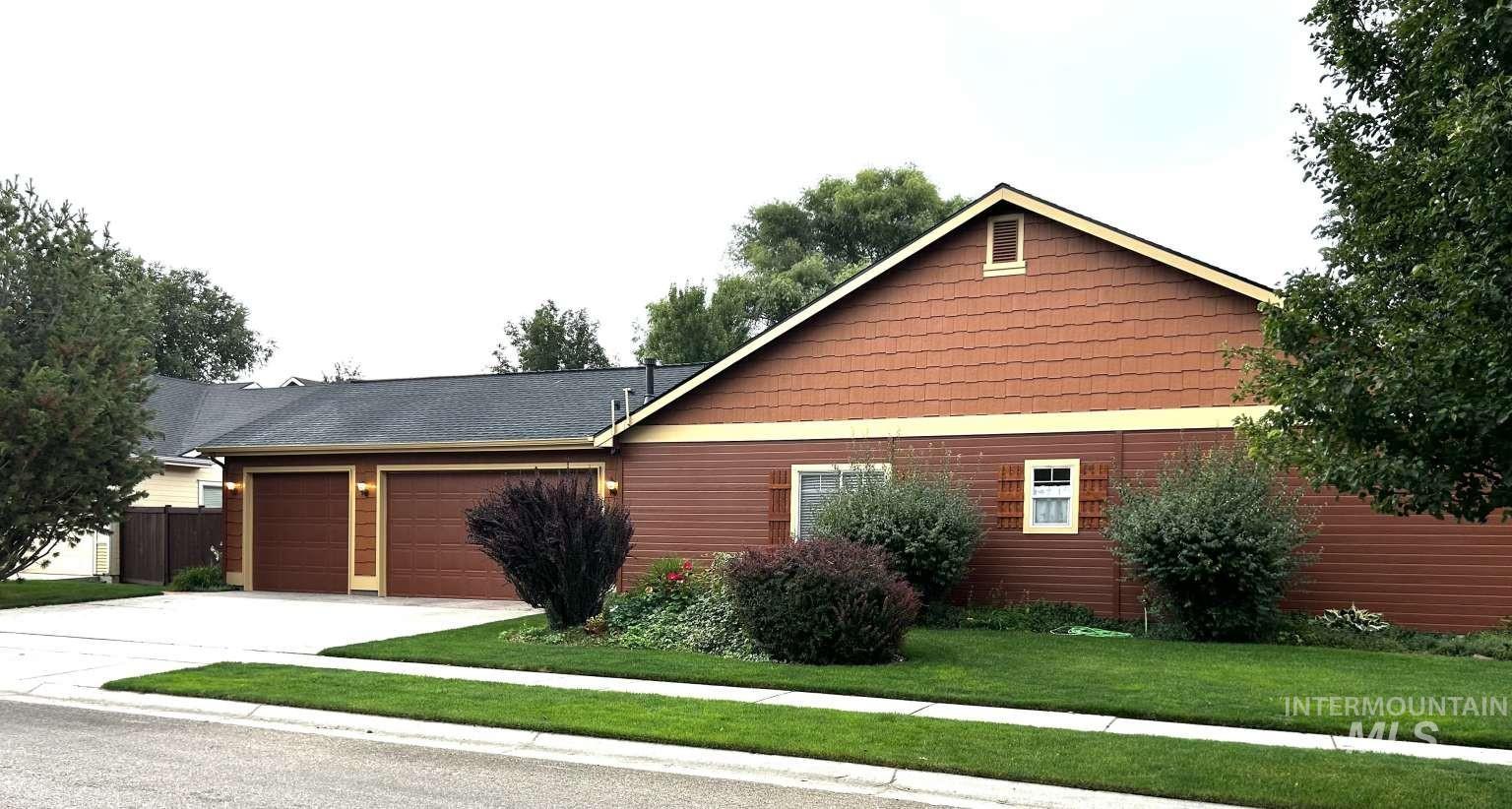 3738 N Hollymount Way, Meridian, Idaho 83646, 3 Bedrooms, 2 Bathrooms, Residential For Sale, Price $624,900, 98999924