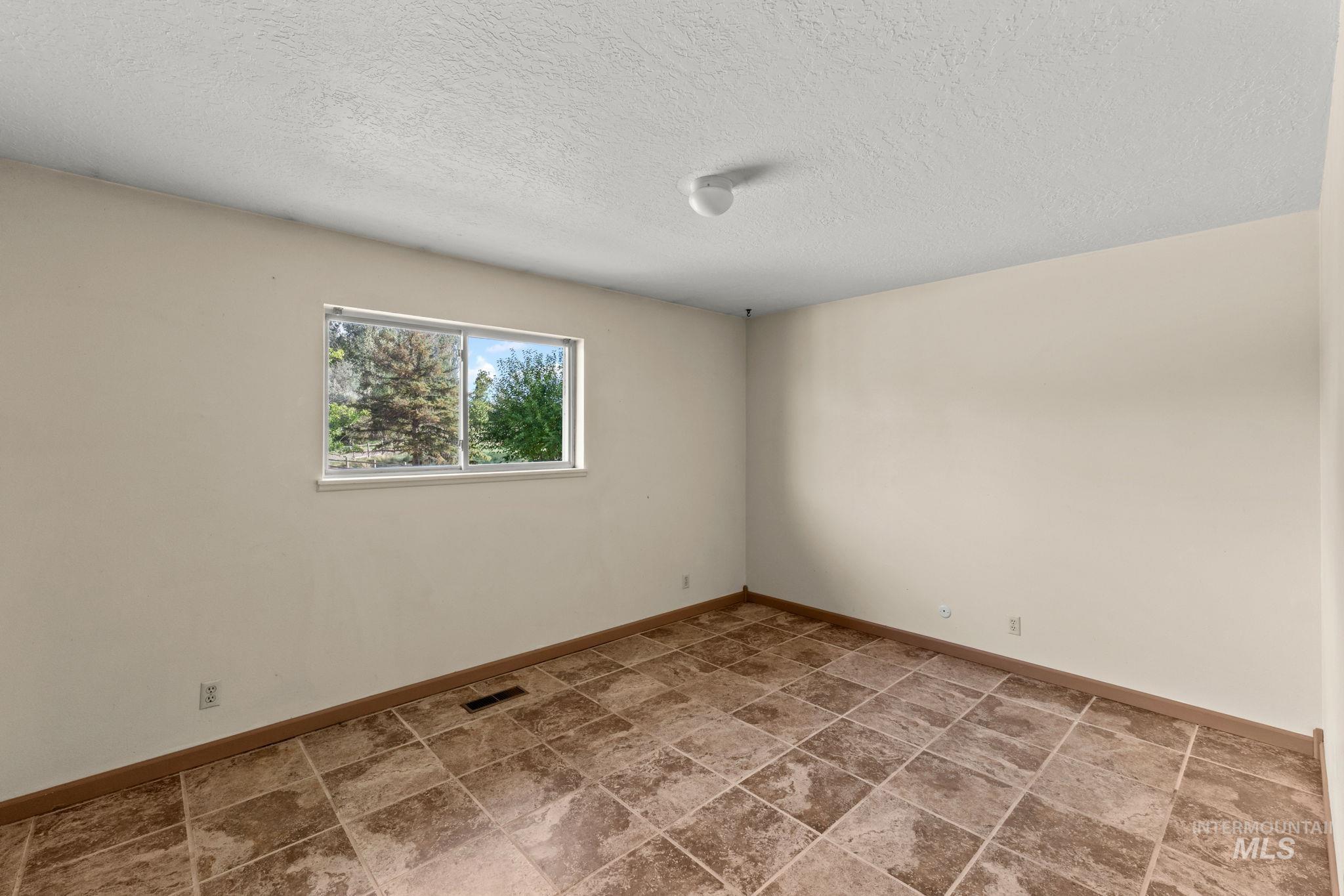 1296 E 4400 N, Buhl, Idaho 83316, 5 Bedrooms, 3 Bathrooms, Residential For Sale, Price $20,000,MLS 98999925