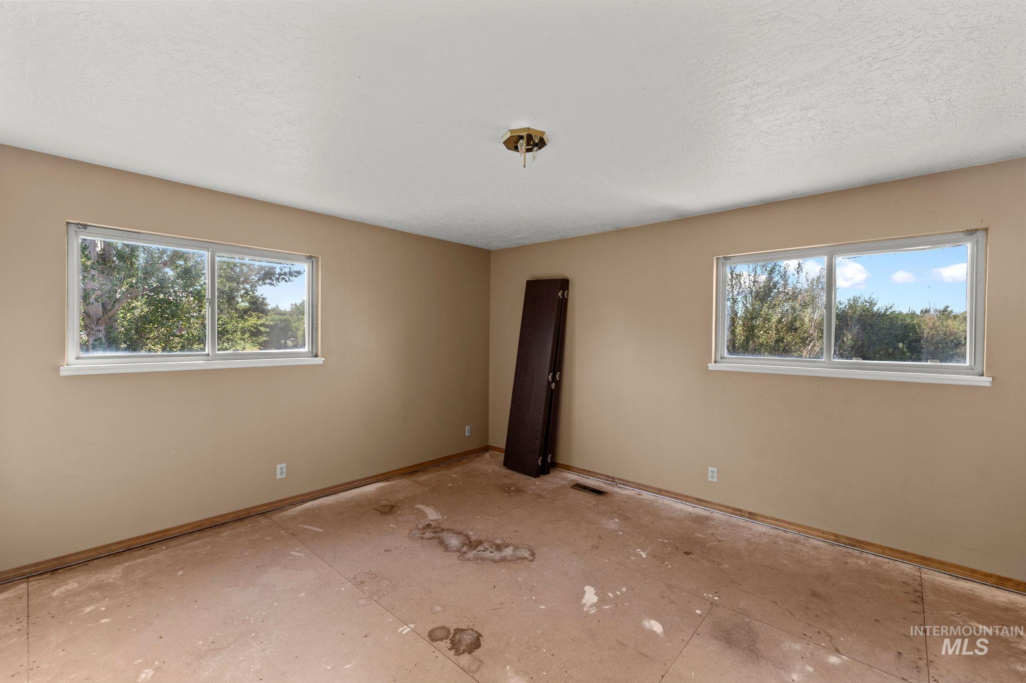 1296 E 4400 N, Buhl, Idaho 83316, 5 Bedrooms, 3 Bathrooms, Residential For Sale, Price $20,000,MLS 98999925
