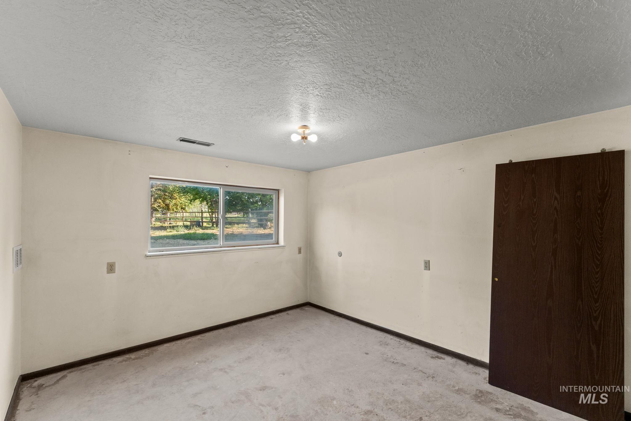1296 E 4400 N, Buhl, Idaho 83316, 5 Bedrooms, 3 Bathrooms, Residential For Sale, Price $20,000,MLS 98999925