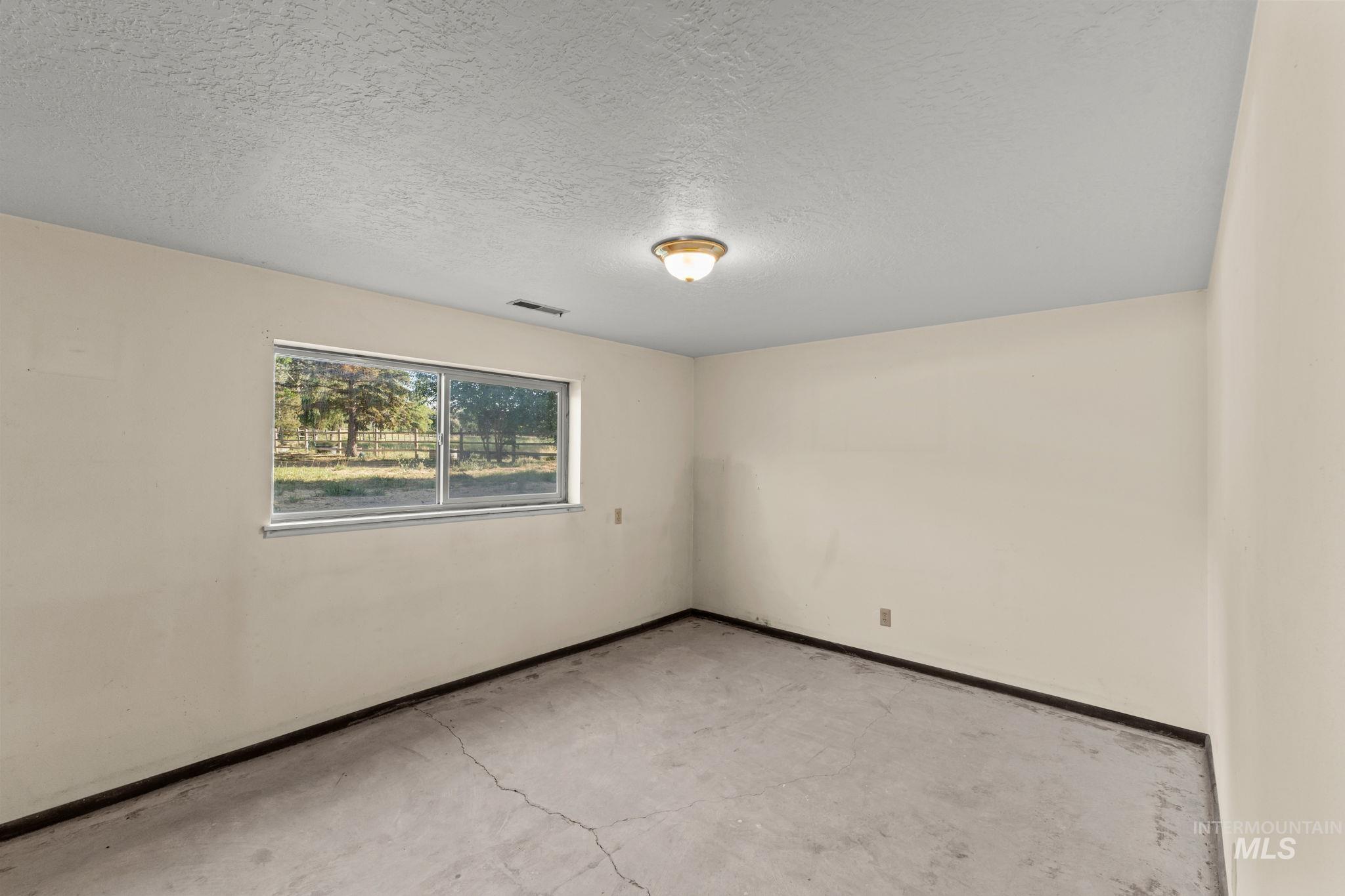 1296 E 4400 N, Buhl, Idaho 83316, 5 Bedrooms, 3 Bathrooms, Residential For Sale, Price $20,000,MLS 98999925