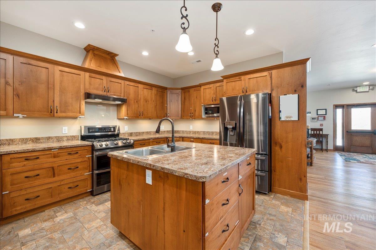 1221 21st, Heyburn, Idaho 83336, Residential Income For Sale, Price $890,000,MLS 98999935