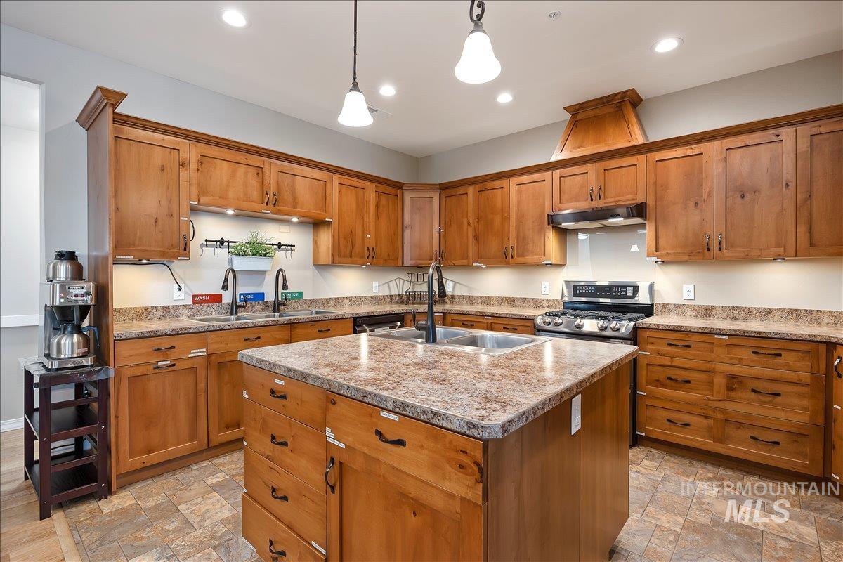 1221 21st, Heyburn, Idaho 83336, Residential Income For Sale, Price $890,000,MLS 98999935