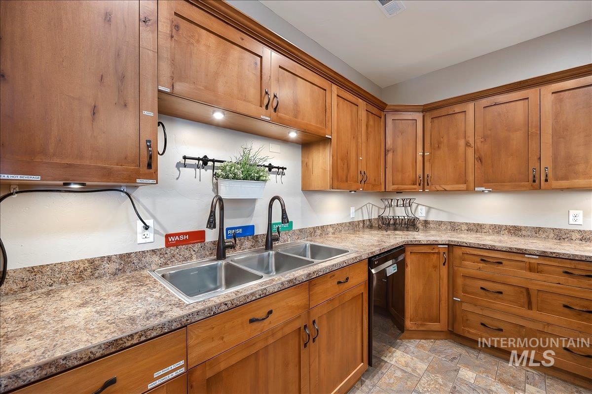 1221 21st, Heyburn, Idaho 83336, Residential Income For Sale, Price $890,000,MLS 98999935