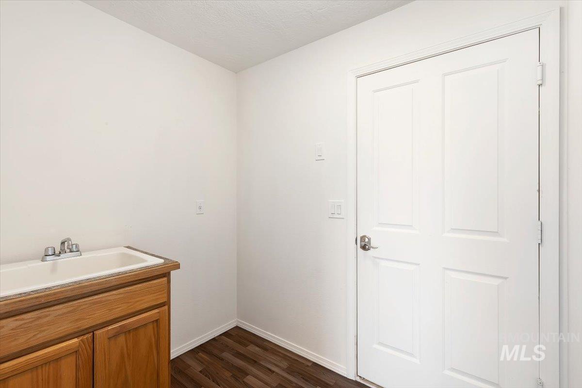 4000 E Chesapeake Dr, Nampa, Idaho 83686, 4 Bedrooms, 3 Bathrooms, Residential For Sale, Price $550,000,MLS 98999939