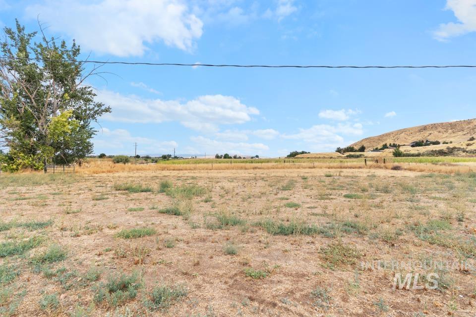 2735 NE 25 Avenue, Payette, Idaho 83661, 4 Bedrooms, 2 Bathrooms, Residential For Sale, Price $389,000, 98999946