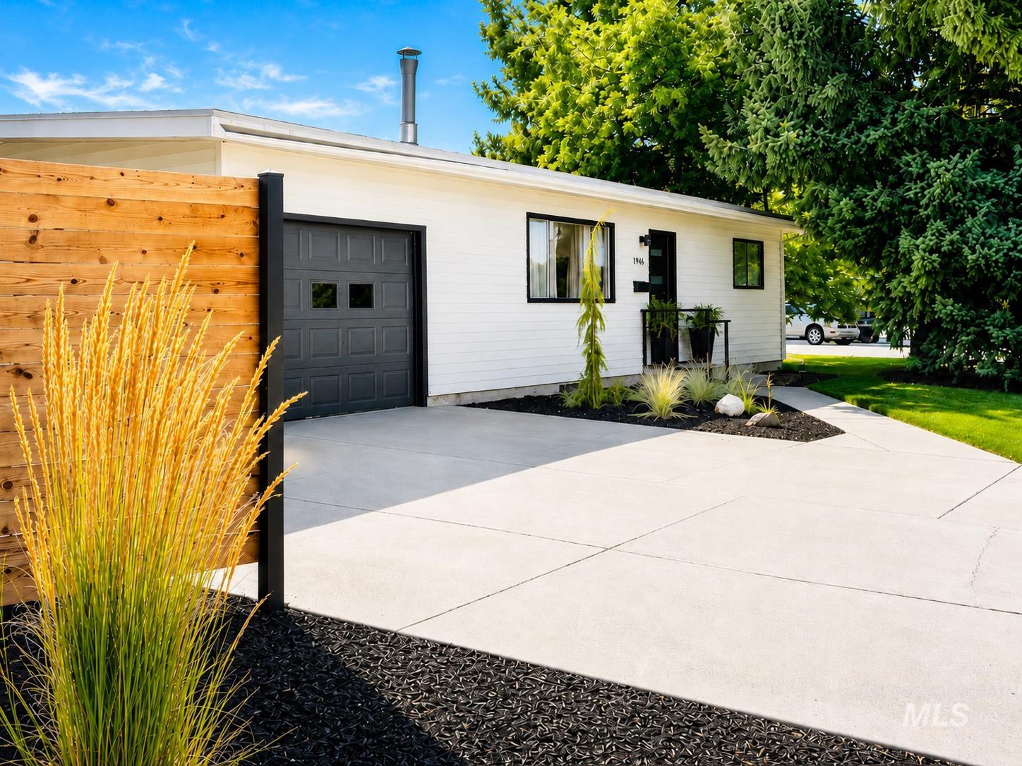 1706 S Raymond St, Boise, Idaho 83709, 4 Bedrooms, 2 Bathrooms, Residential For Sale, Price $529,990,MLS 98999947