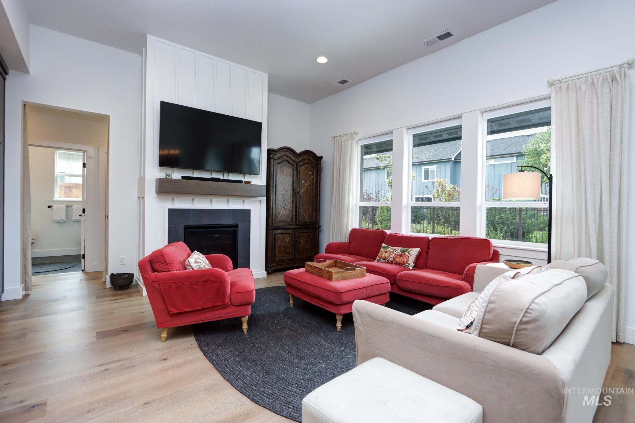 8361 W Meltwater Ln, Eagle, Idaho 83616, 3 Bedrooms, 2 Bathrooms, Residential For Sale, Price $599,900,MLS 98999952
