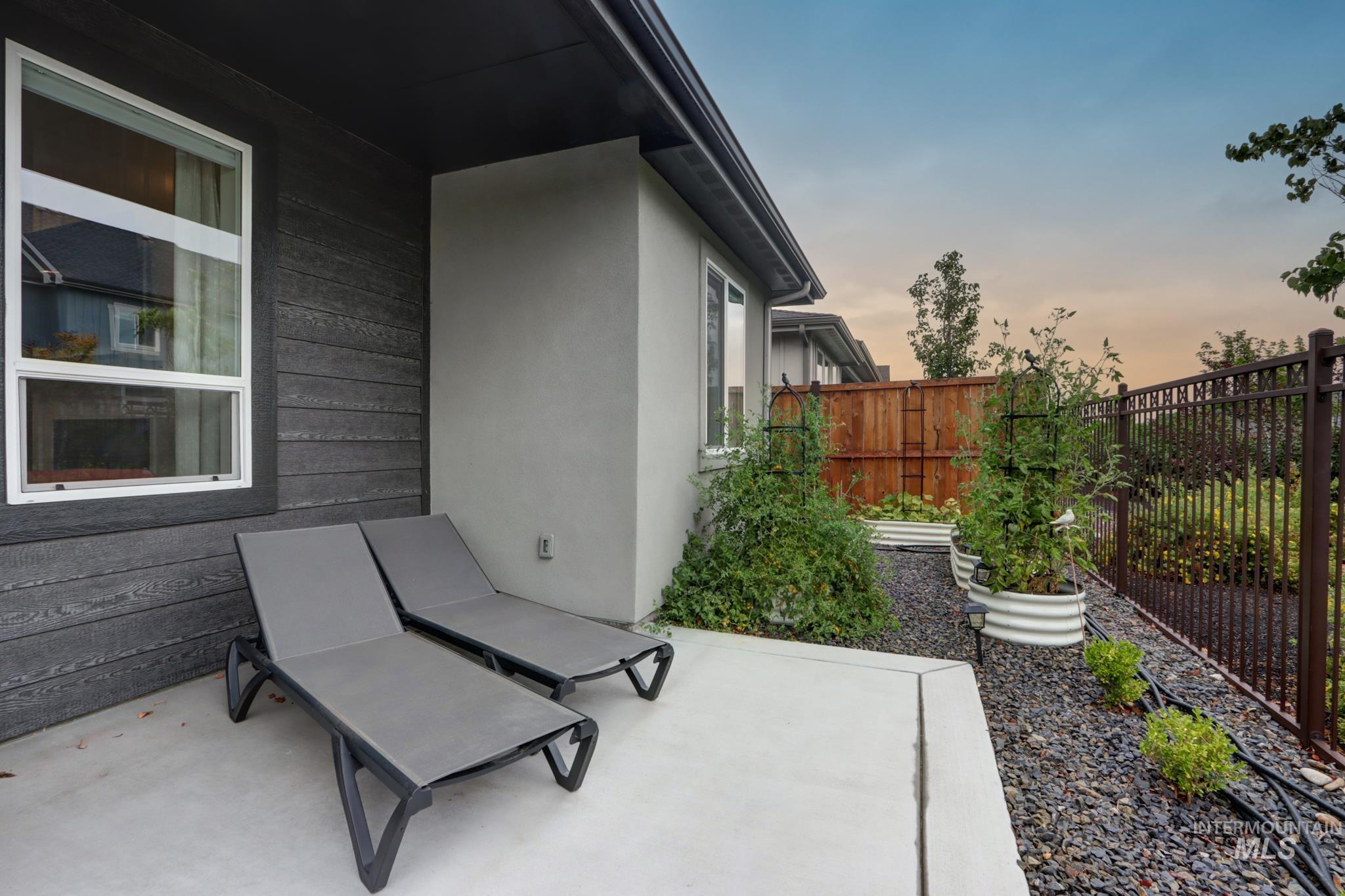 8361 W Meltwater Ln, Eagle, Idaho 83616, 3 Bedrooms, 2 Bathrooms, Residential For Sale, Price $599,900,MLS 98999952