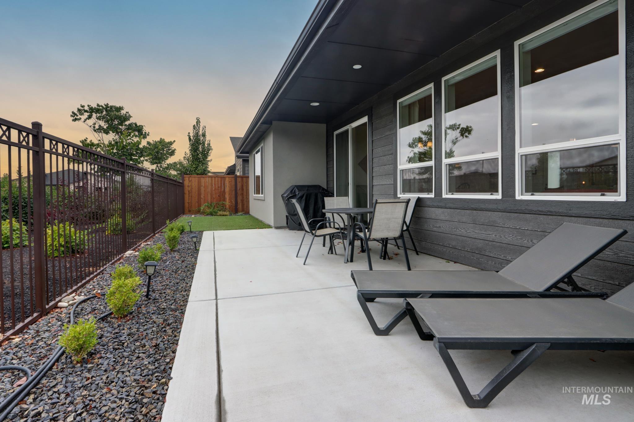 8361 W Meltwater Ln, Eagle, Idaho 83616, 3 Bedrooms, 2 Bathrooms, Residential For Sale, Price $599,900,MLS 98999952