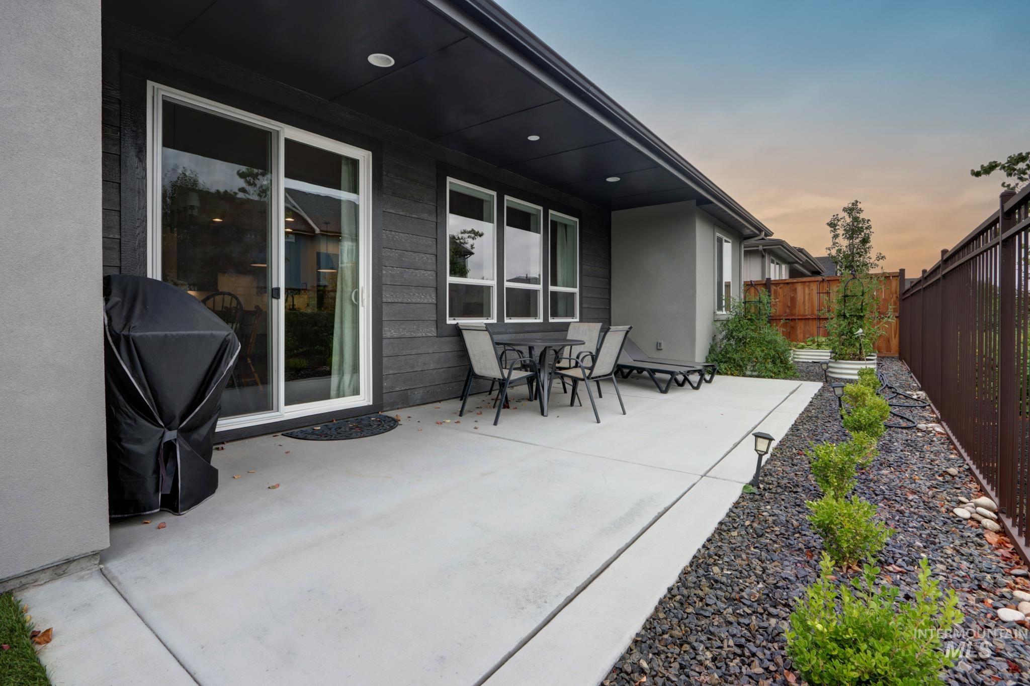 8361 W Meltwater Ln, Eagle, Idaho 83616, 3 Bedrooms, 2 Bathrooms, Residential For Sale, Price $599,900,MLS 98999952