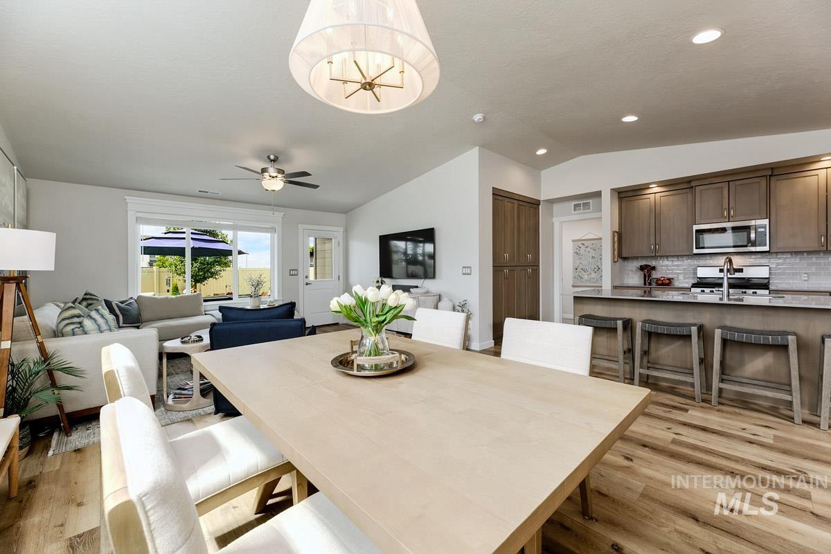 348 W Radiant Ridge, Meridian, Idaho 83642, 3 Bedrooms, 2 Bathrooms, Residential For Sale, Price $479,800, 98999953