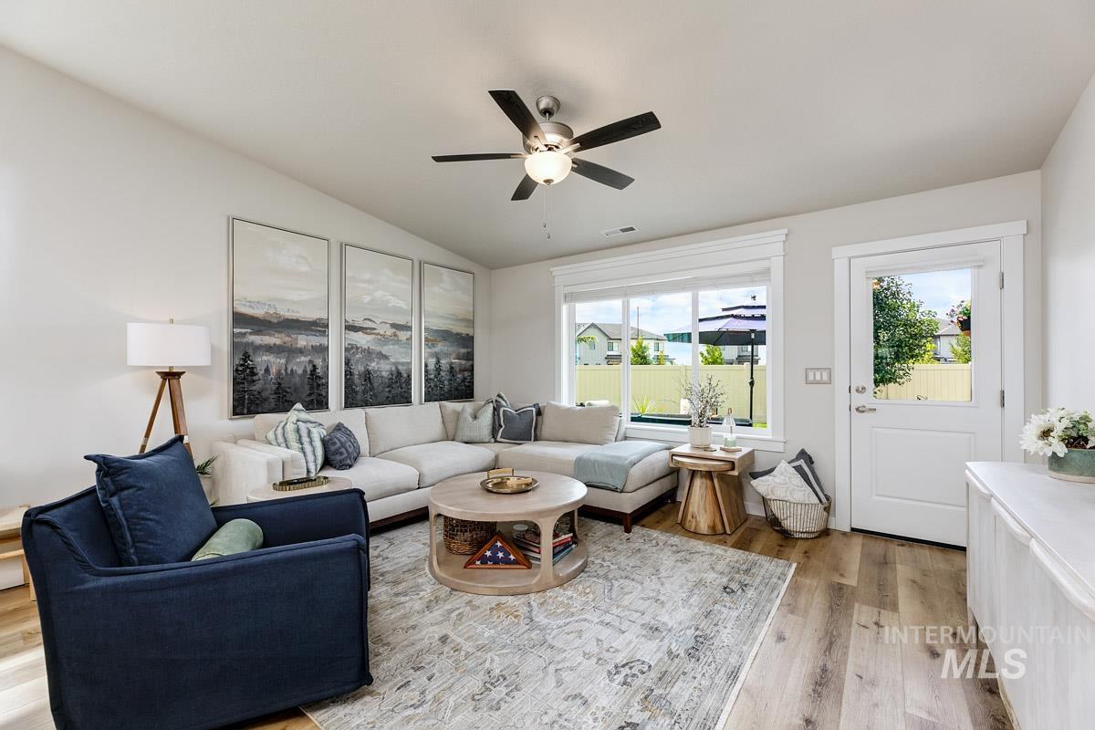 348 W Radiant Ridge, Meridian, Idaho 83642, 3 Bedrooms, 2 Bathrooms, Residential For Sale, Price $479,800, 98999953