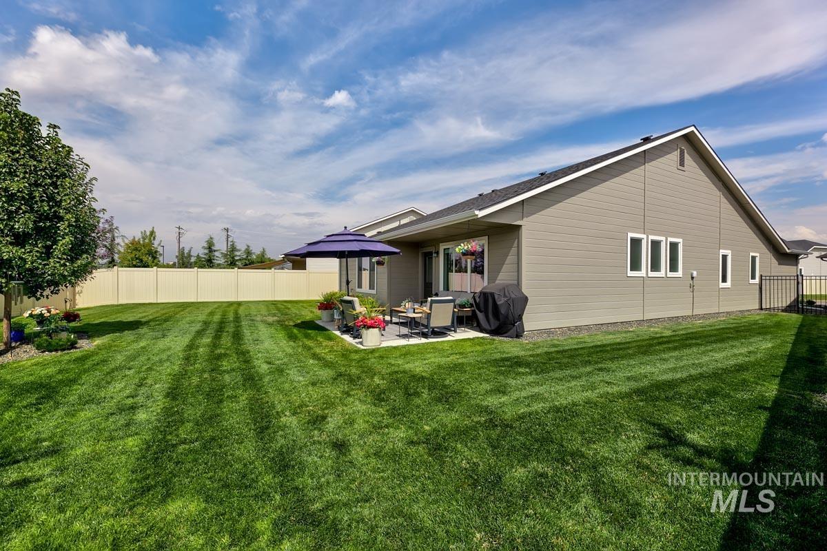 348 W Radiant Ridge, Meridian, Idaho 83642, 3 Bedrooms, 2 Bathrooms, Residential For Sale, Price $479,800, 98999953