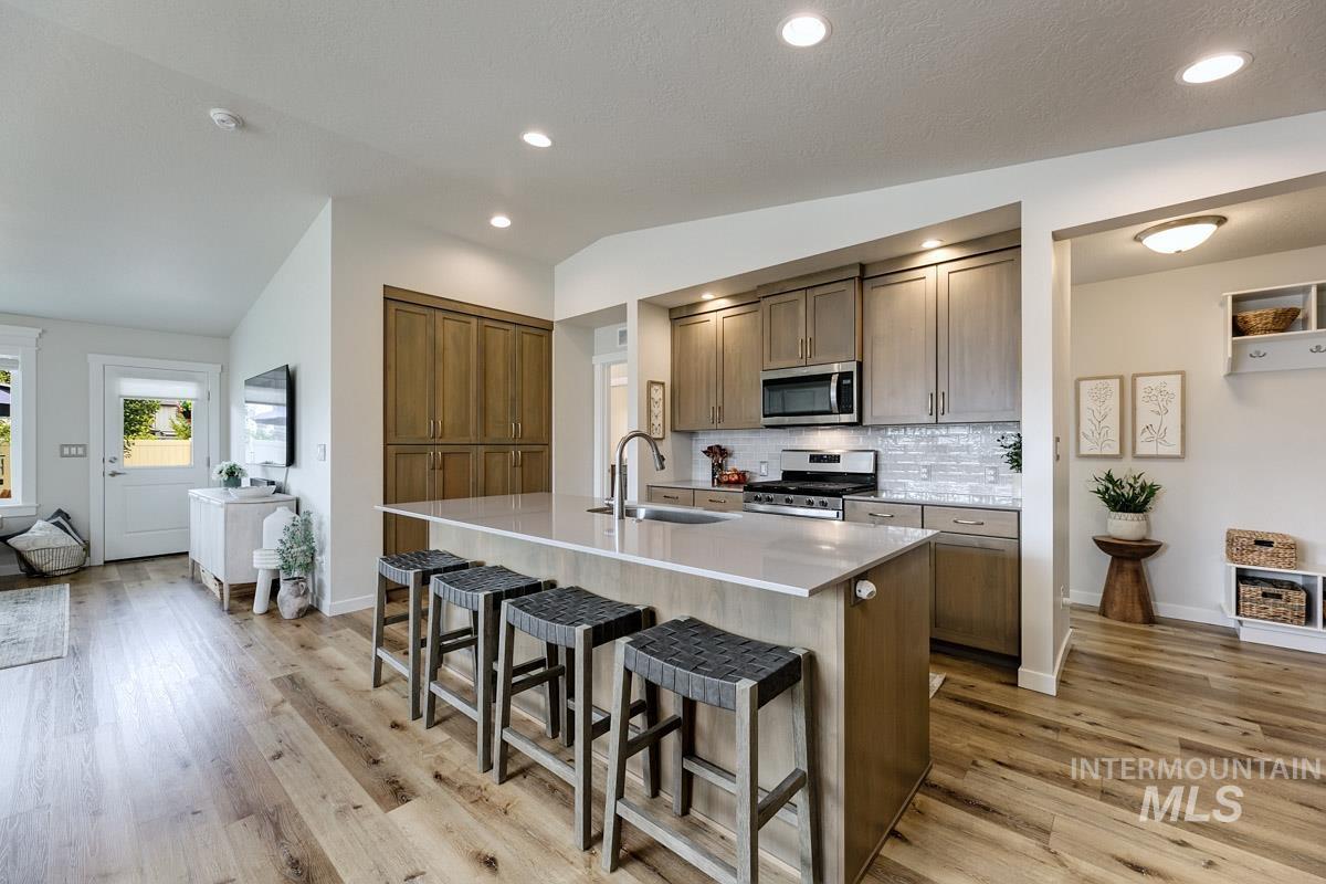 348 W Radiant Ridge, Meridian, Idaho 83642, 3 Bedrooms, 2 Bathrooms, Residential For Sale, Price $479,800, 98999953
