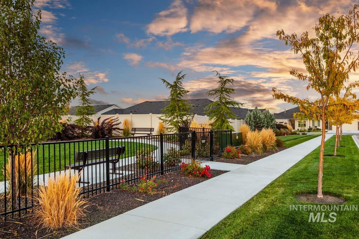 348 W Radiant Ridge, Meridian, Idaho 83642, 3 Bedrooms, 2 Bathrooms, Residential For Sale, Price $479,800, 98999953