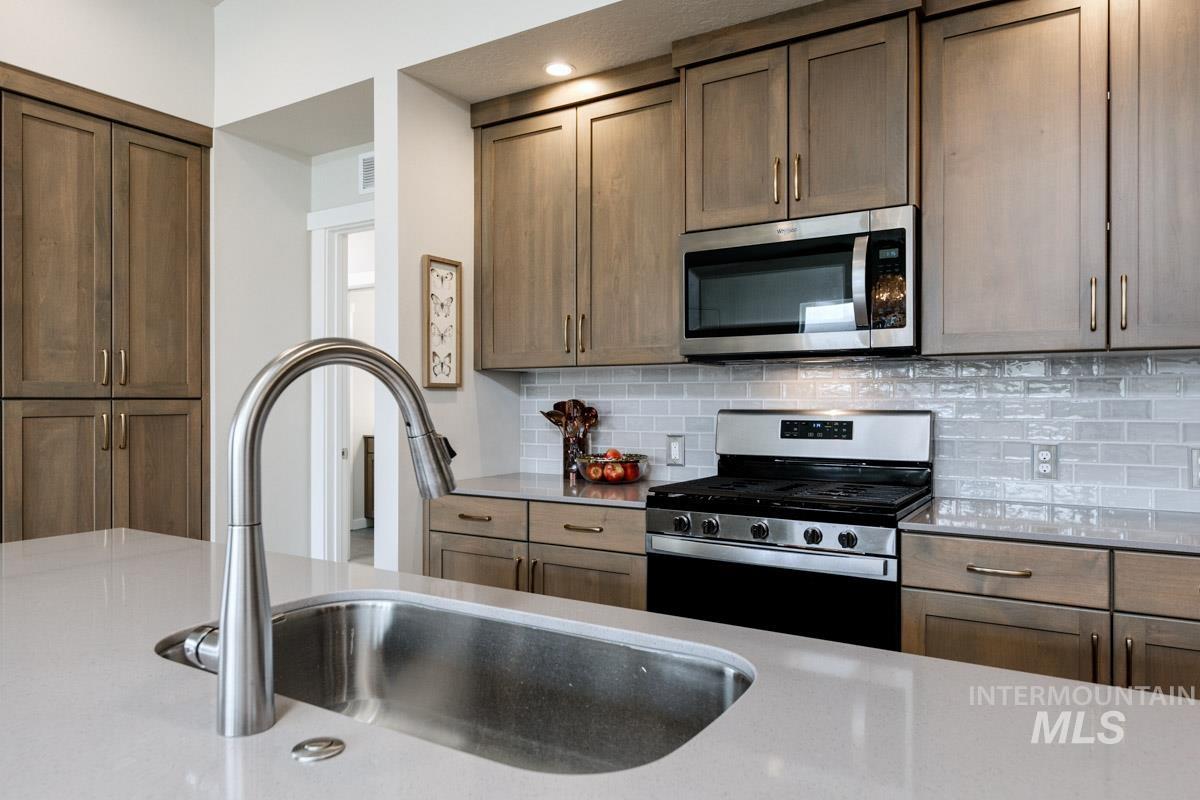 348 W Radiant Ridge, Meridian, Idaho 83642, 3 Bedrooms, 2 Bathrooms, Residential For Sale, Price $479,800, 98999953