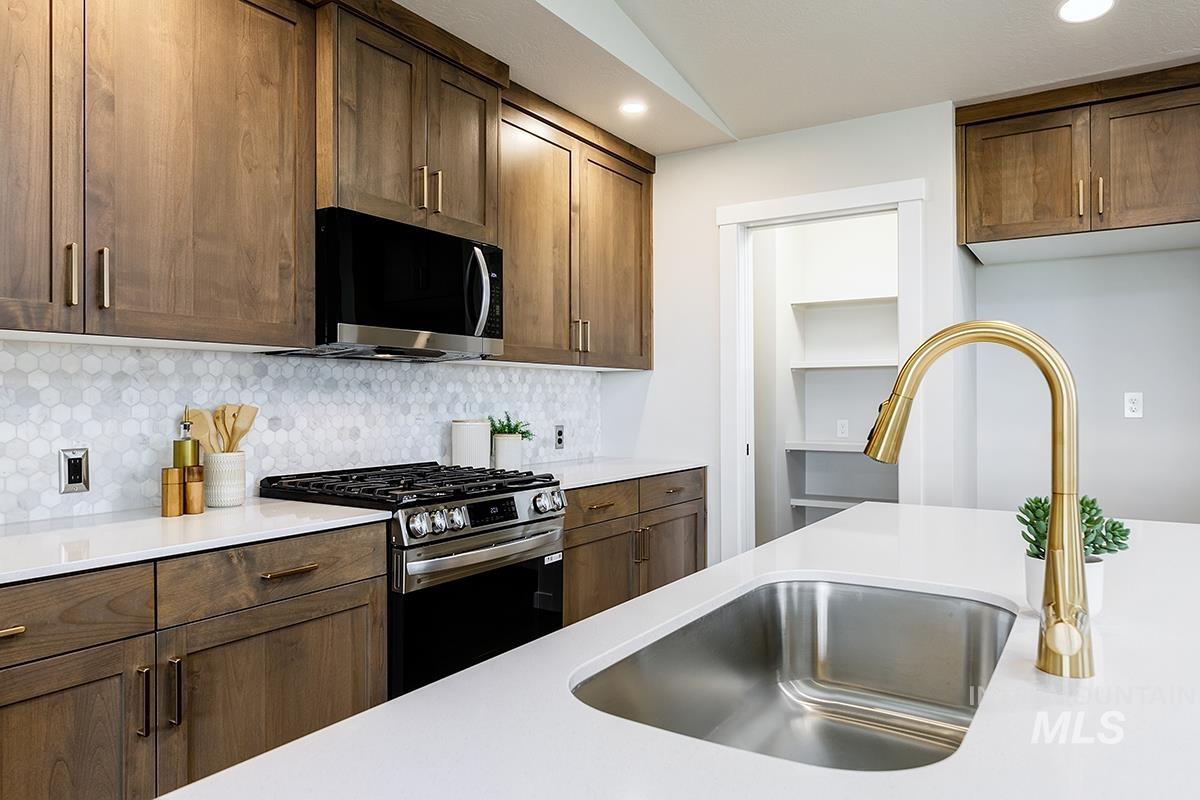 7136 S Gamely Ave., Meridian, Idaho 83642, 3 Bedrooms, 2 Bathrooms, Residential For Sale, Price $504,800,MLS 98999957