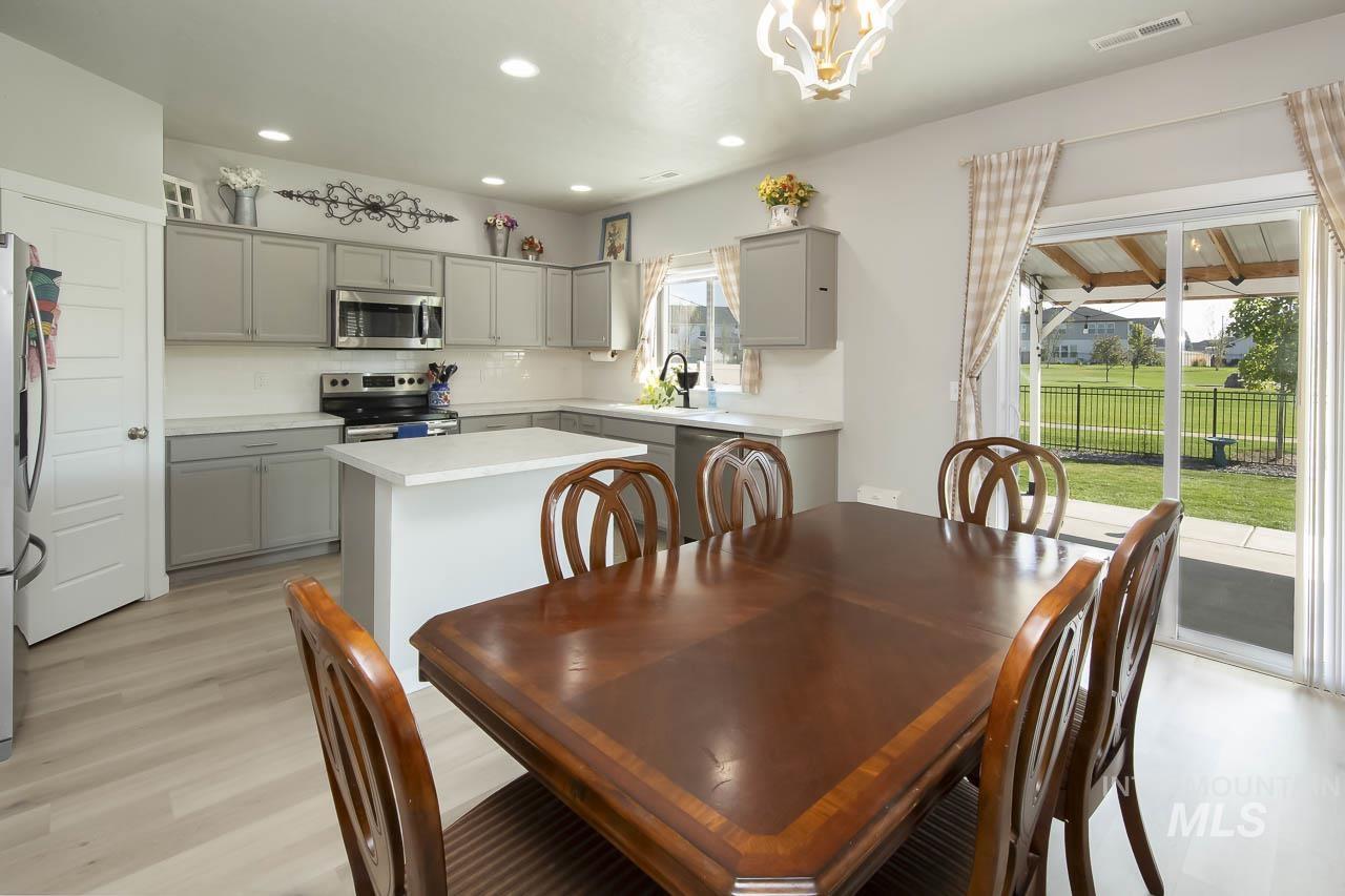 2900 N Sunset Farm Avenue, Kuna, Idaho 83634, 4 Bedrooms, 2 Bathrooms, Residential For Sale, Price $515,000,MLS 98999961