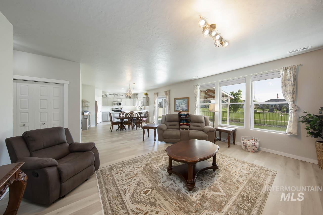 2900 N Sunset Farm Avenue, Kuna, Idaho 83634, 4 Bedrooms, 2 Bathrooms, Residential For Sale, Price $515,000,MLS 98999961