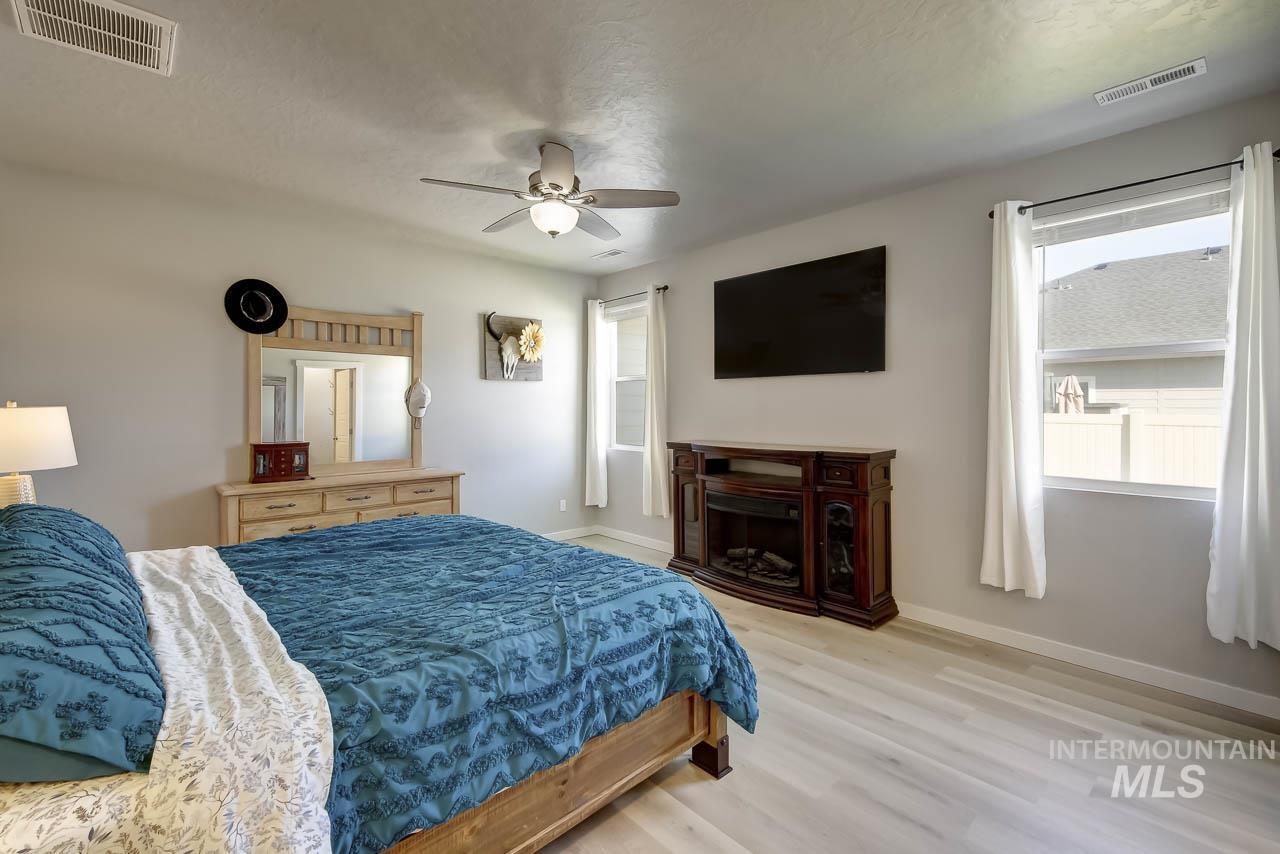 2900 N Sunset Farm Avenue, Kuna, Idaho 83634, 4 Bedrooms, 2 Bathrooms, Residential For Sale, Price $515,000,MLS 98999961