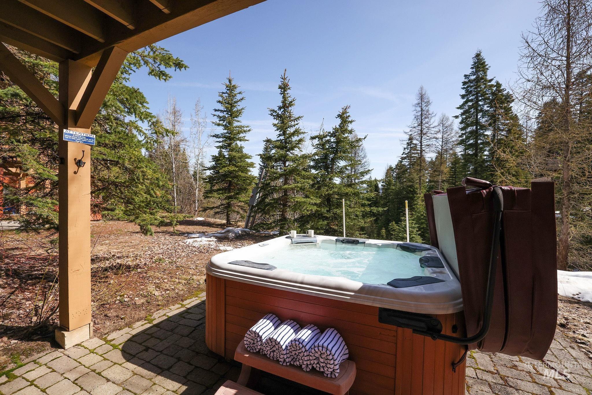 78 Clearwater Court, Donnelly, Idaho 83615, 3 Bedrooms, 3 Bathrooms, Residential For Sale, Price $1,199,000,MLS 98999962