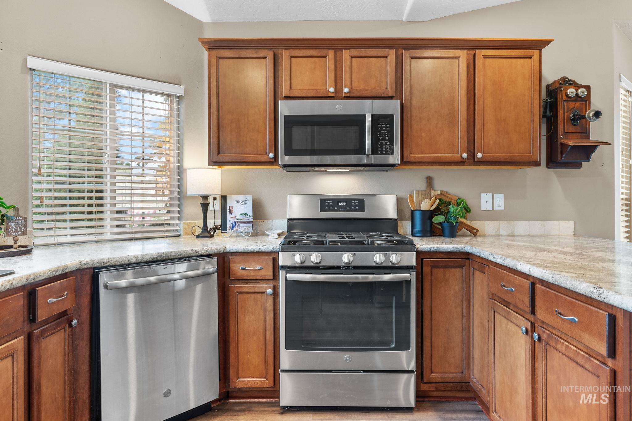 16526 Antigua Ave, Caldwell, Idaho 83607, 3 Bedrooms, 2 Bathrooms, Residential For Sale, Price $374,900,MLS 98999967