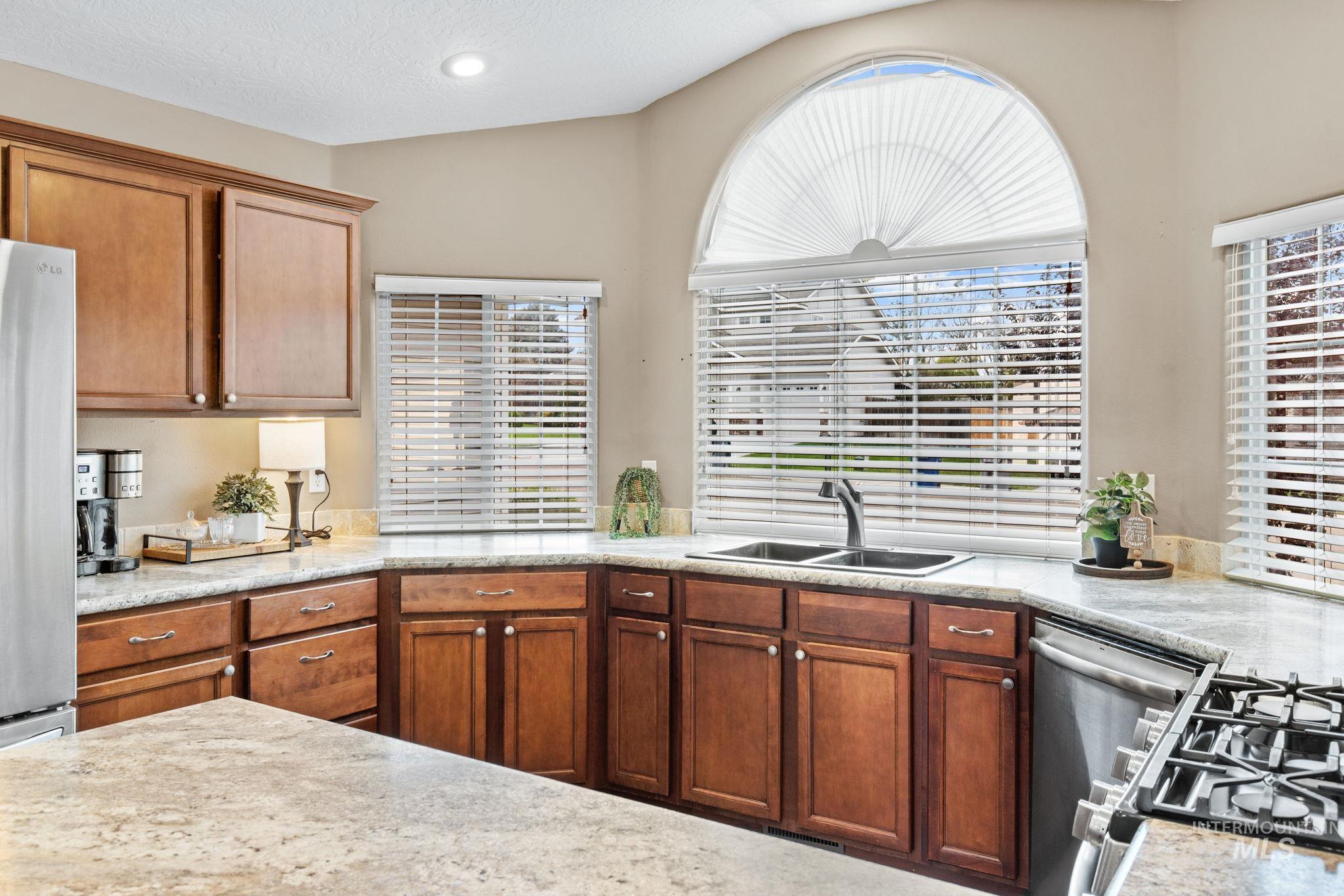 16526 Antigua Ave, Caldwell, Idaho 83607, 3 Bedrooms, 2 Bathrooms, Residential For Sale, Price $374,900,MLS 98999967