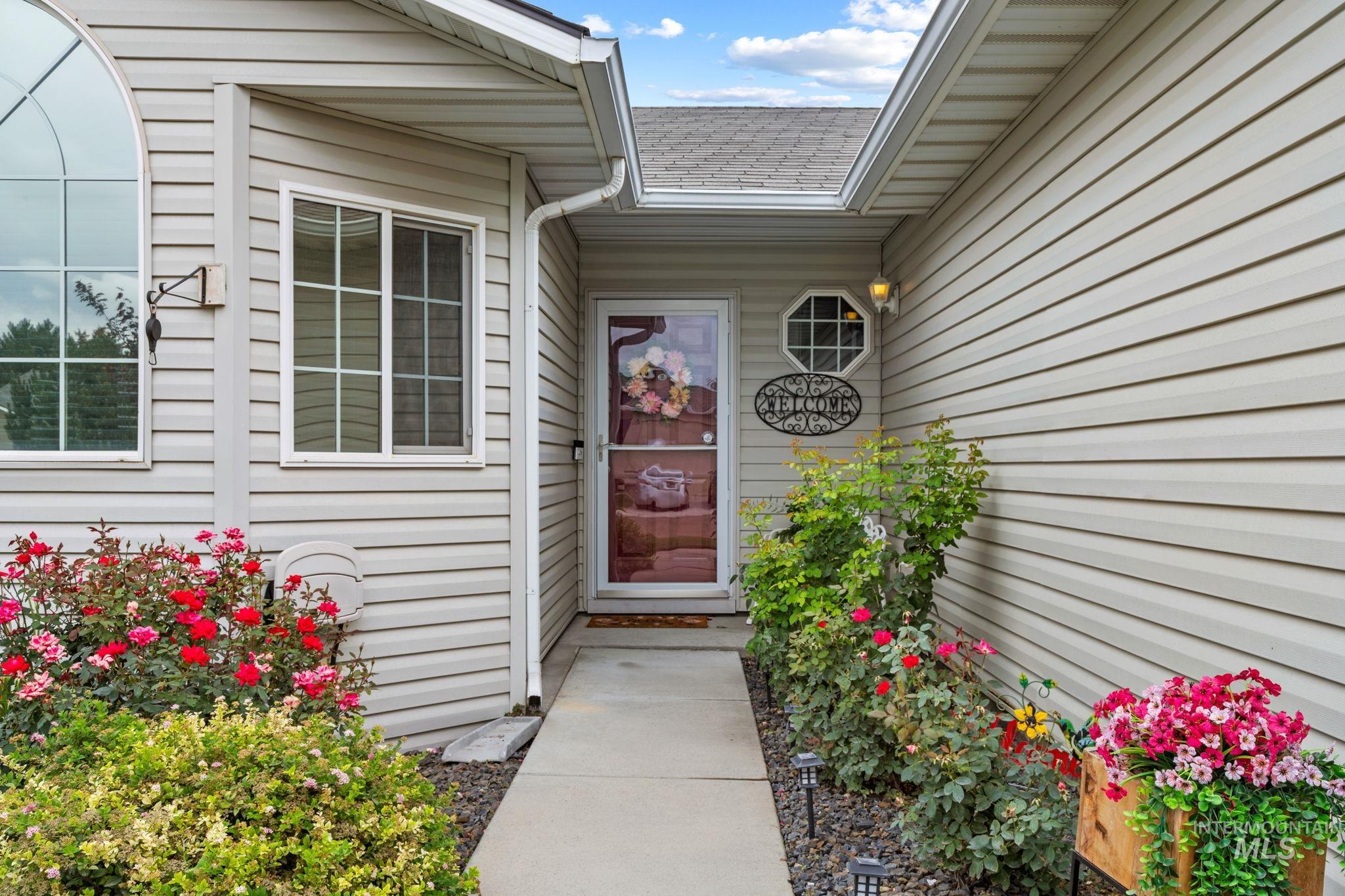16526 Antigua Ave, Caldwell, Idaho 83607, 3 Bedrooms, 2 Bathrooms, Residential For Sale, Price $374,900,MLS 98999967