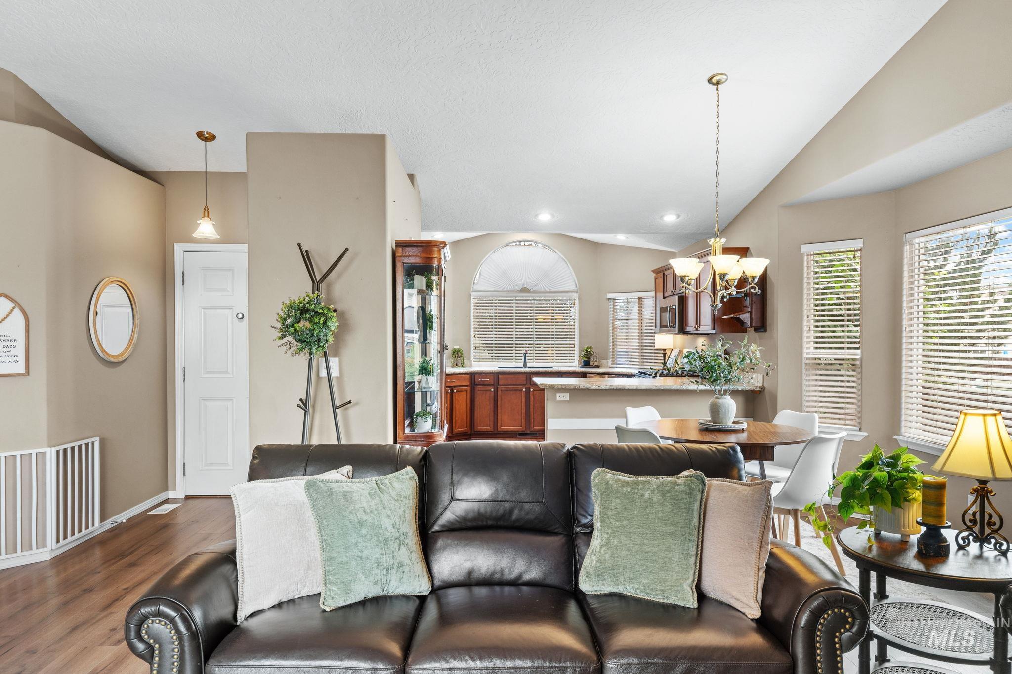 16526 Antigua Ave, Caldwell, Idaho 83607, 3 Bedrooms, 2 Bathrooms, Residential For Sale, Price $374,900,MLS 98999967