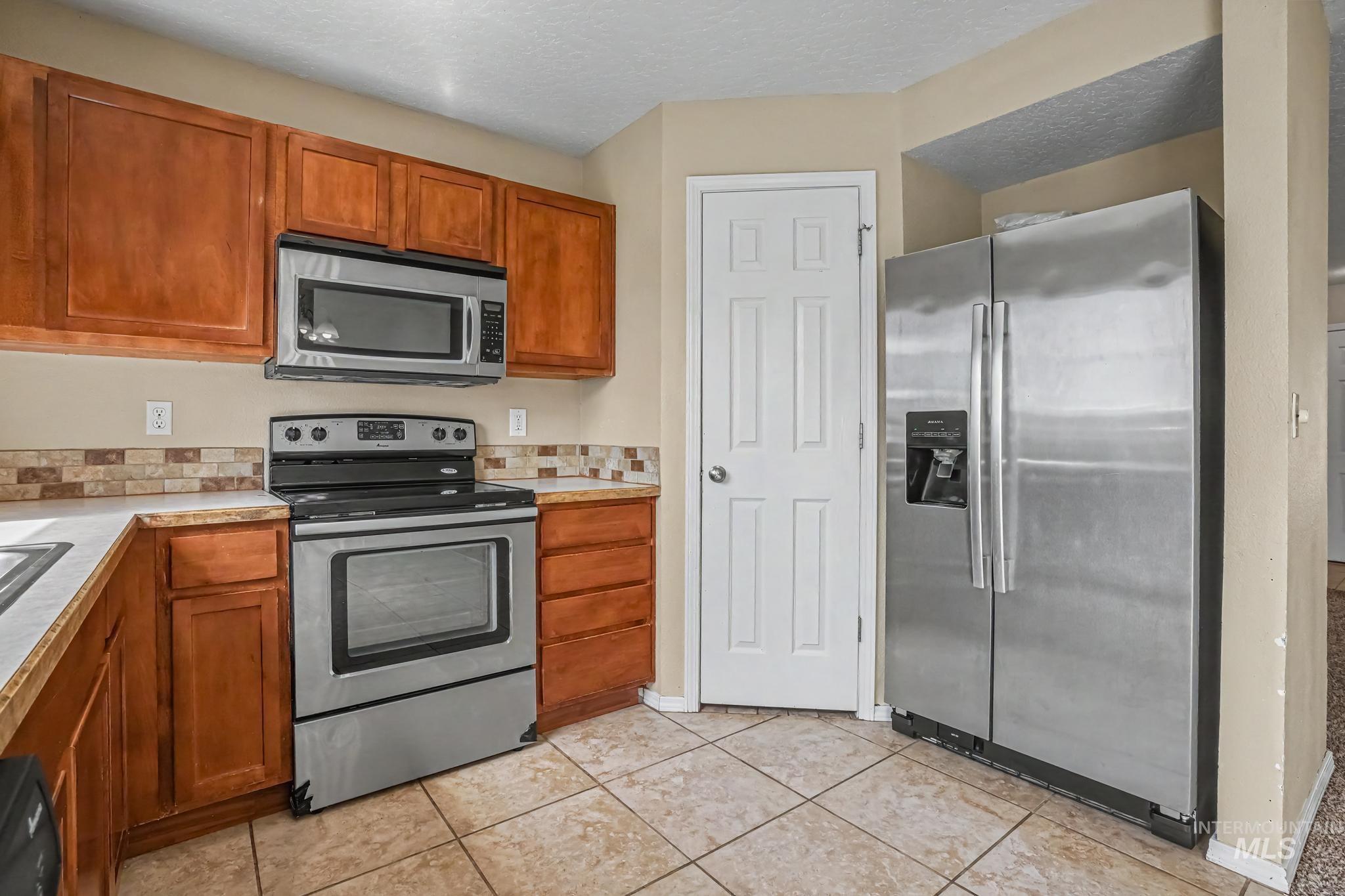 3004 Stone Creek St, Caldwell, Idaho 83605, 3 Bedrooms, 2 Bathrooms, Residential For Sale, Price $355,000,MLS 98999972