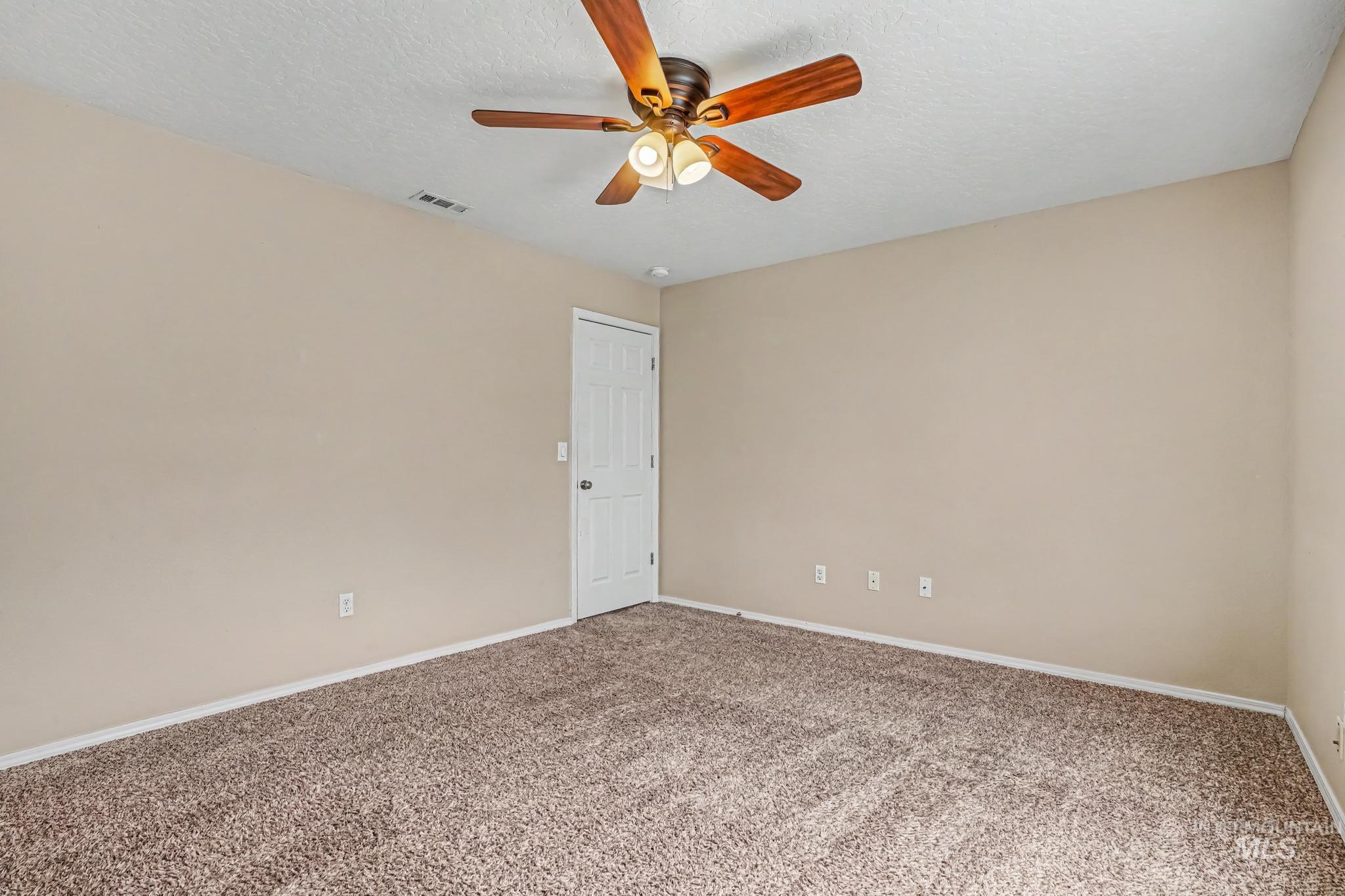 3004 Stone Creek St, Caldwell, Idaho 83605, 3 Bedrooms, 2 Bathrooms, Residential For Sale, Price $355,000,MLS 98999972