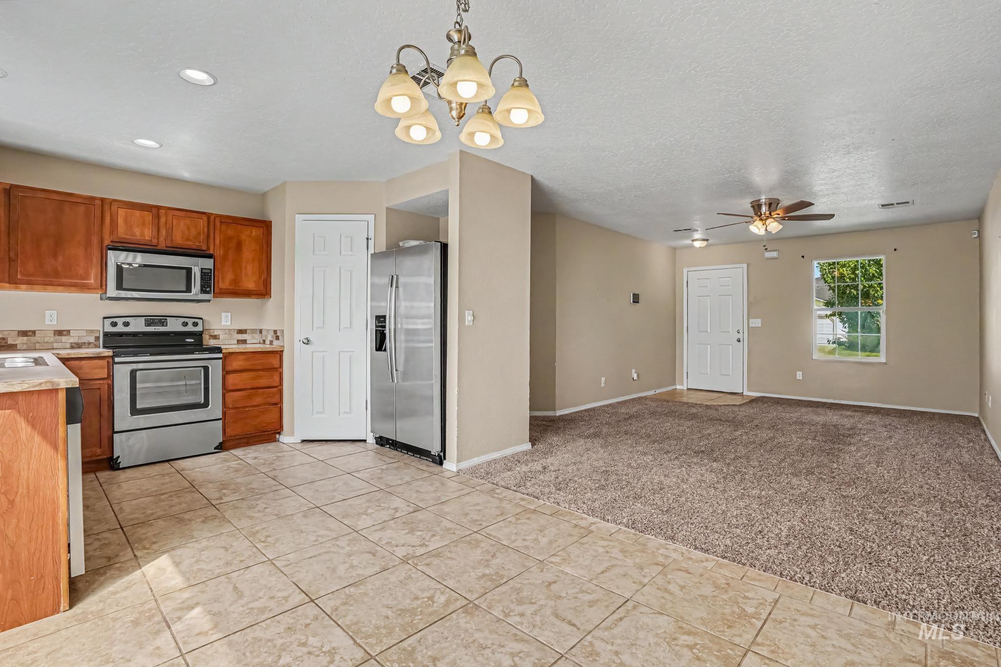 3004 Stone Creek St, Caldwell, Idaho 83605, 3 Bedrooms, 2 Bathrooms, Residential For Sale, Price $355,000,MLS 98999972