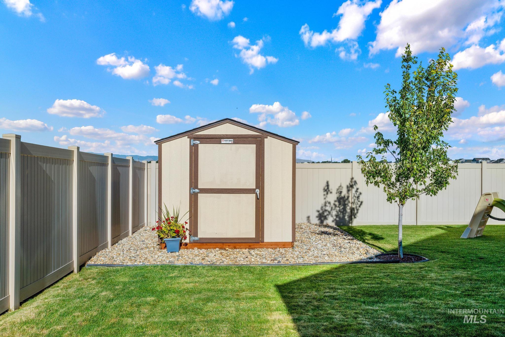 15852 N Freestone Way, Nampa, Idaho 83651, 3 Bedrooms, 2 Bathrooms, Residential For Sale, Price $399,990,MLS 98999974