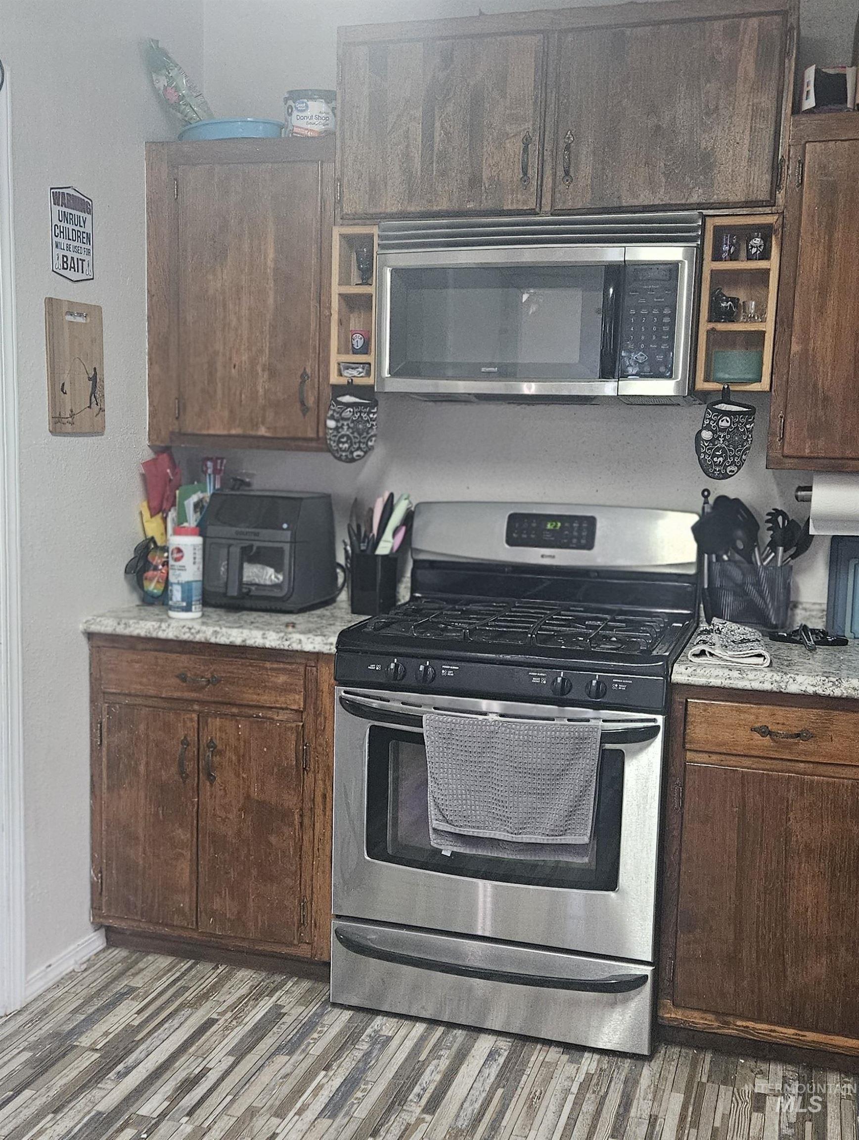 413 N 4th W, Mountain Home, Idaho 83647, 3 Bedrooms, 2 Bathrooms, Residential For Sale, Price $298,500,MLS 98999975