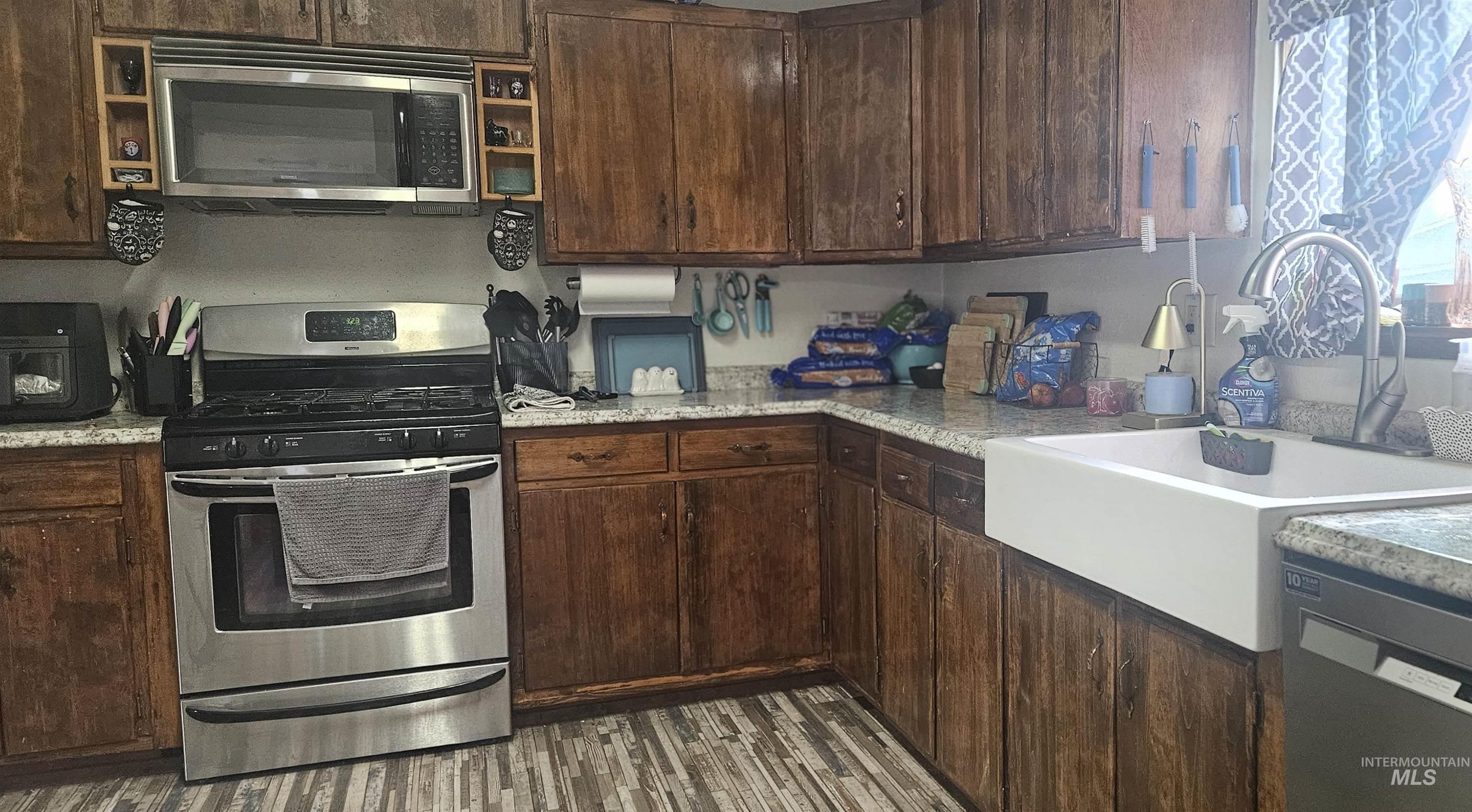 413 N 4th W, Mountain Home, Idaho 83647, 3 Bedrooms, 2 Bathrooms, Residential For Sale, Price $298,500,MLS 98999975