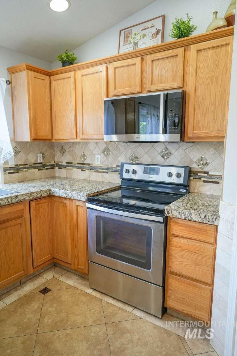 942 W Broadway Ave, Meridian, Idaho 83642, 4 Bedrooms, 3 Bathrooms, Residential For Sale, Price $619,000,MLS 98999979