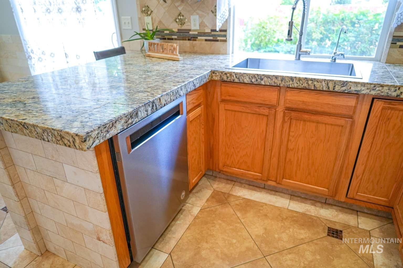 942 W Broadway Ave, Meridian, Idaho 83642, 4 Bedrooms, 3 Bathrooms, Residential For Sale, Price $619,000,MLS 98999979