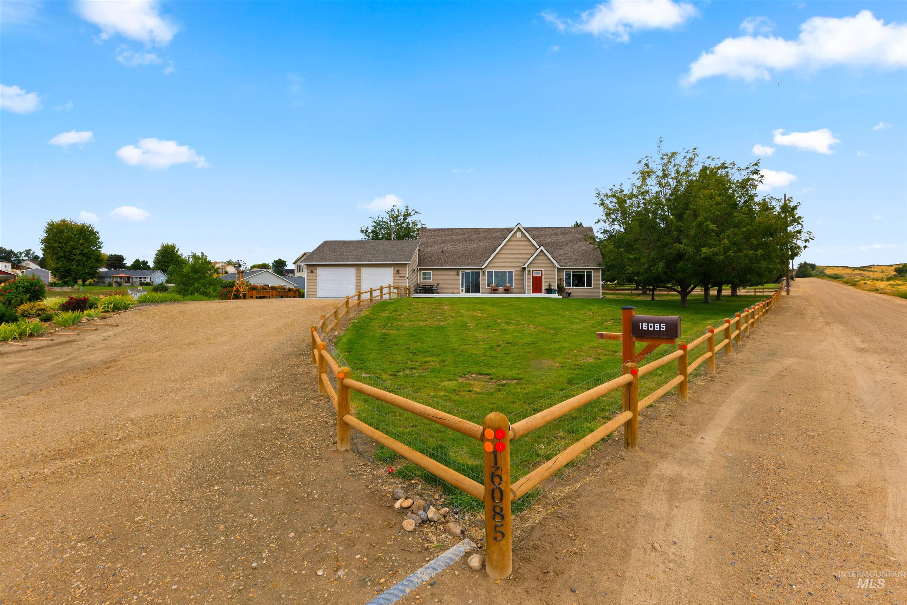 16085 Charleston Dr., Caldwell, Idaho 83607, 3 Bedrooms, 2 Bathrooms, Residential For Sale, Price $599,000,MLS 98999980