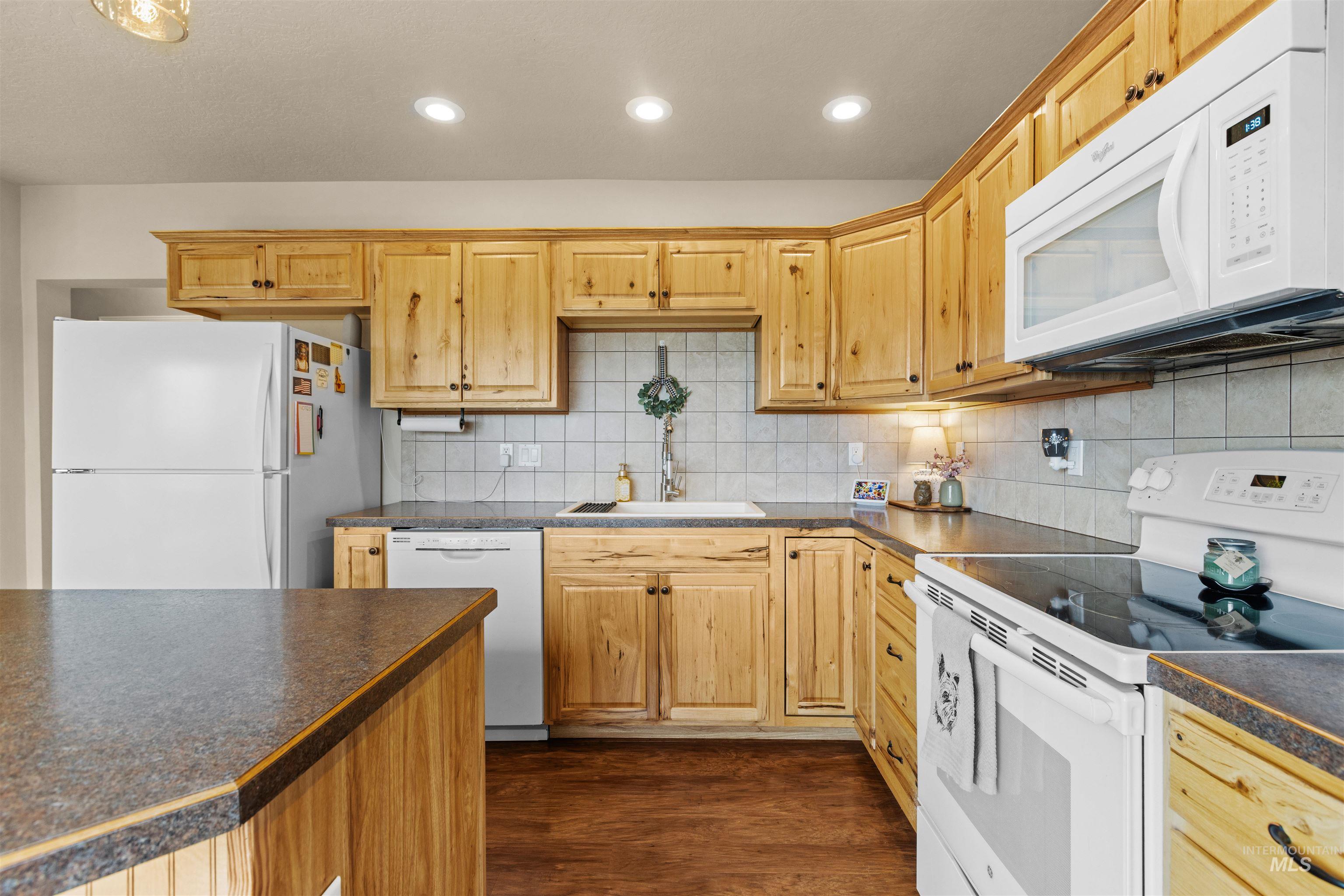 16085 Charleston Dr., Caldwell, Idaho 83607, 3 Bedrooms, 2 Bathrooms, Residential For Sale, Price $599,000,MLS 98999980