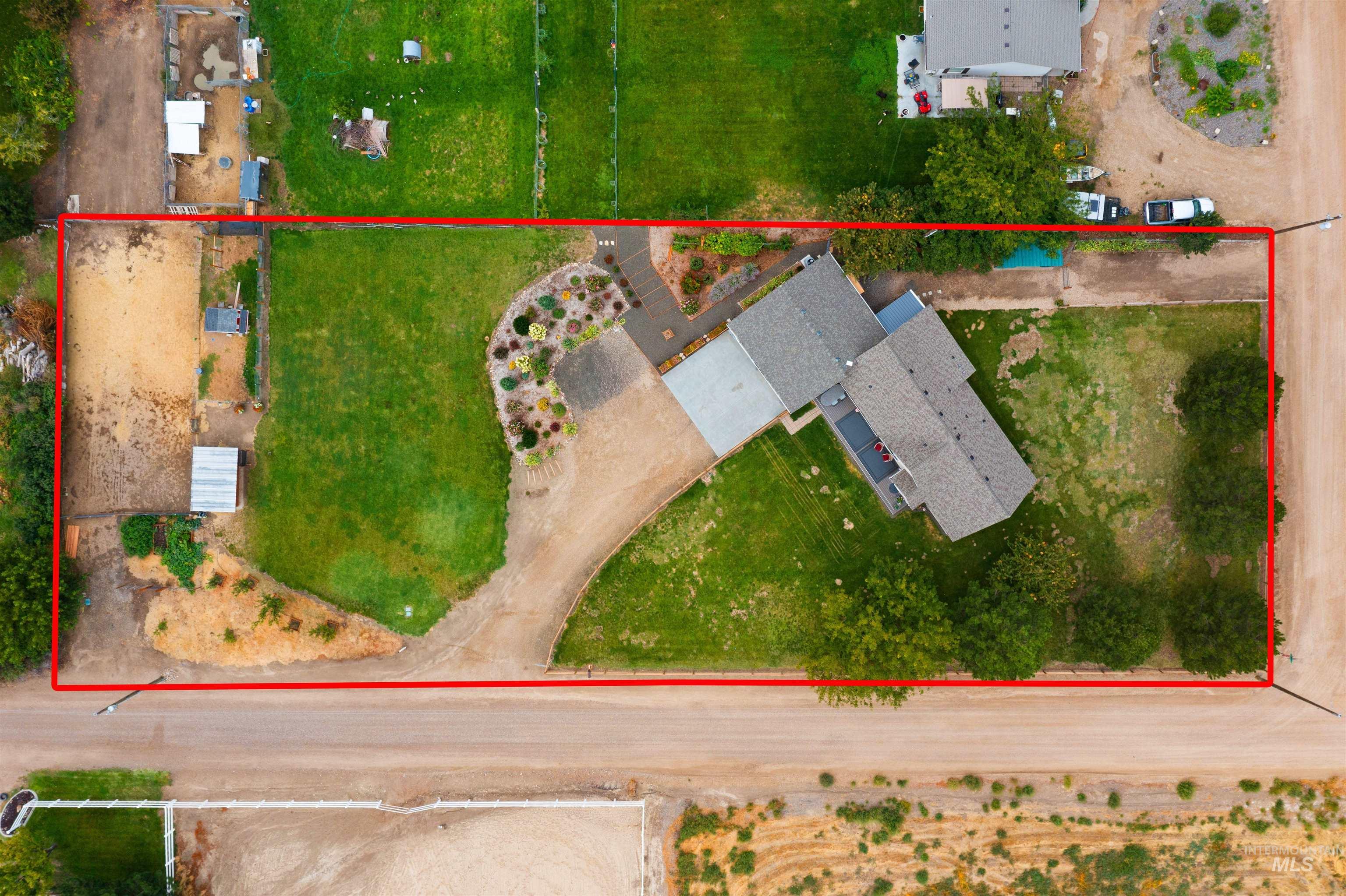 16085 Charleston Dr., Caldwell, Idaho 83607, 3 Bedrooms, 2 Bathrooms, Residential For Sale, Price $599,000,MLS 98999980