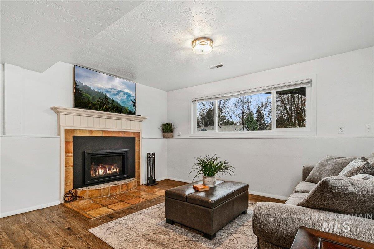 1184 Downing Dr, Eagle, Idaho 83616, 3 Bedrooms, 2.5 Bathrooms, Residential For Sale, Price $749,900,MLS 98999989