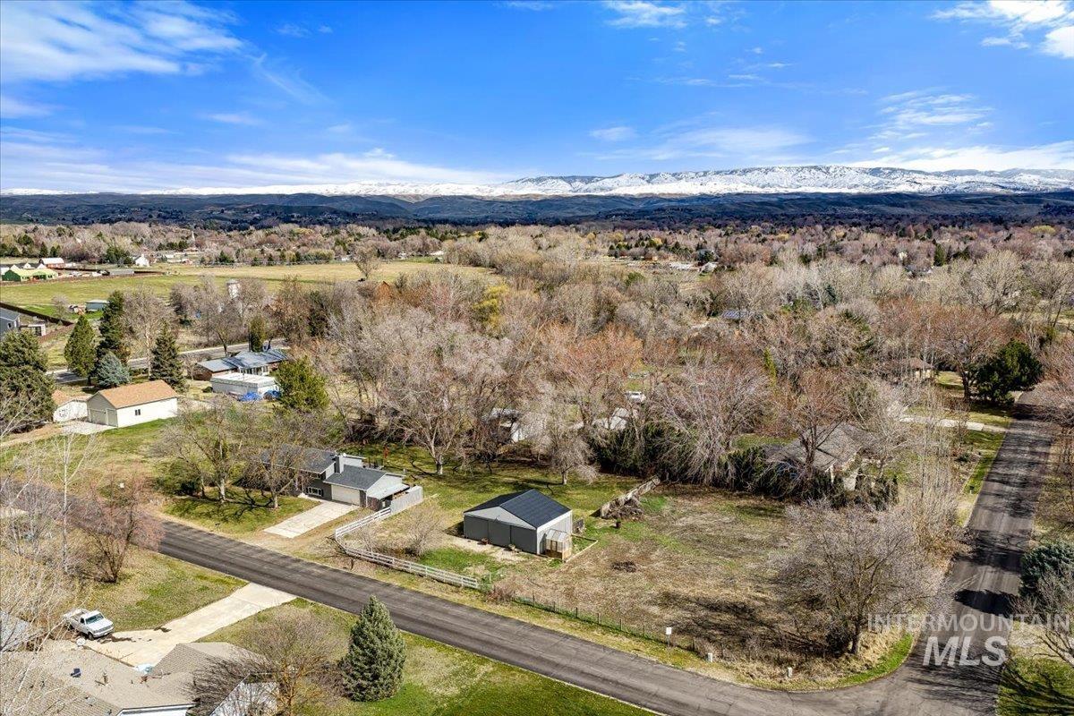 1184 Downing Dr, Eagle, Idaho 83616, 3 Bedrooms, 2.5 Bathrooms, Residential For Sale, Price $749,900,MLS 98999989