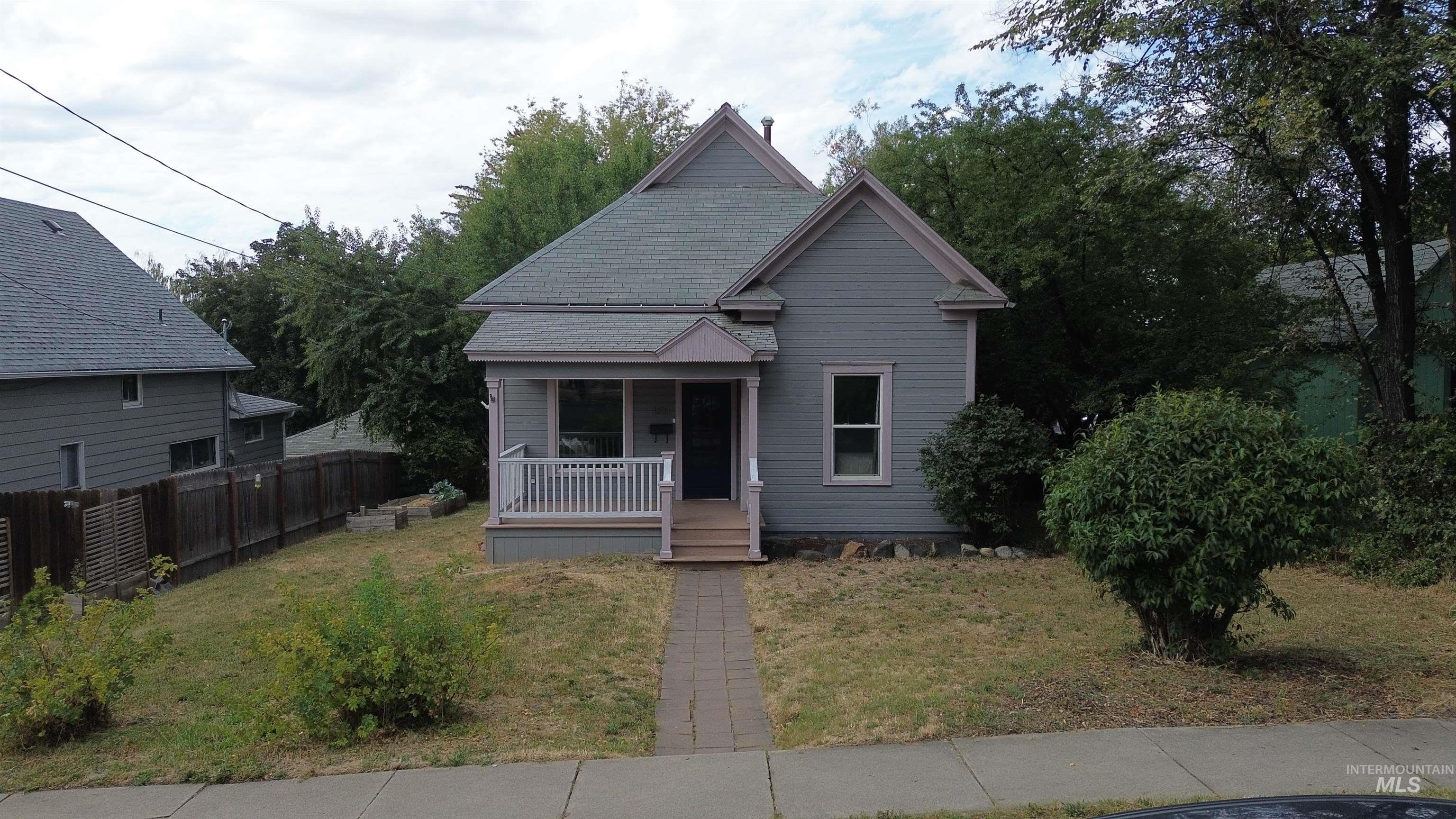 1013 Logan, Moscow, Idaho 83843, 2 Bedrooms, 1 Bathroom, Residential For Sale, Price $369,000,MLS 98999997