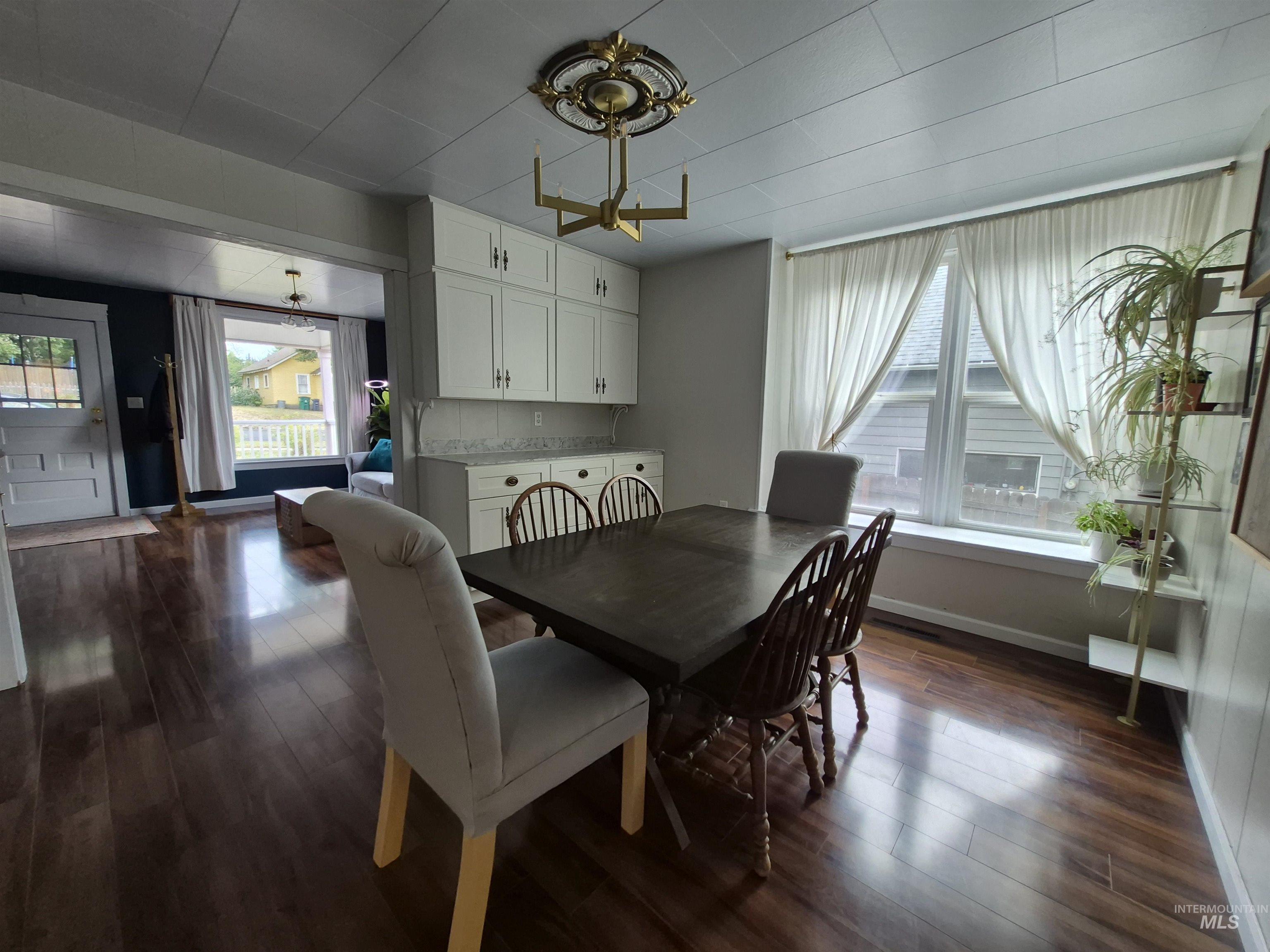 1013 Logan, Moscow, Idaho 83843, 2 Bedrooms, 1 Bathroom, Residential For Sale, Price $369,000,MLS 98999997
