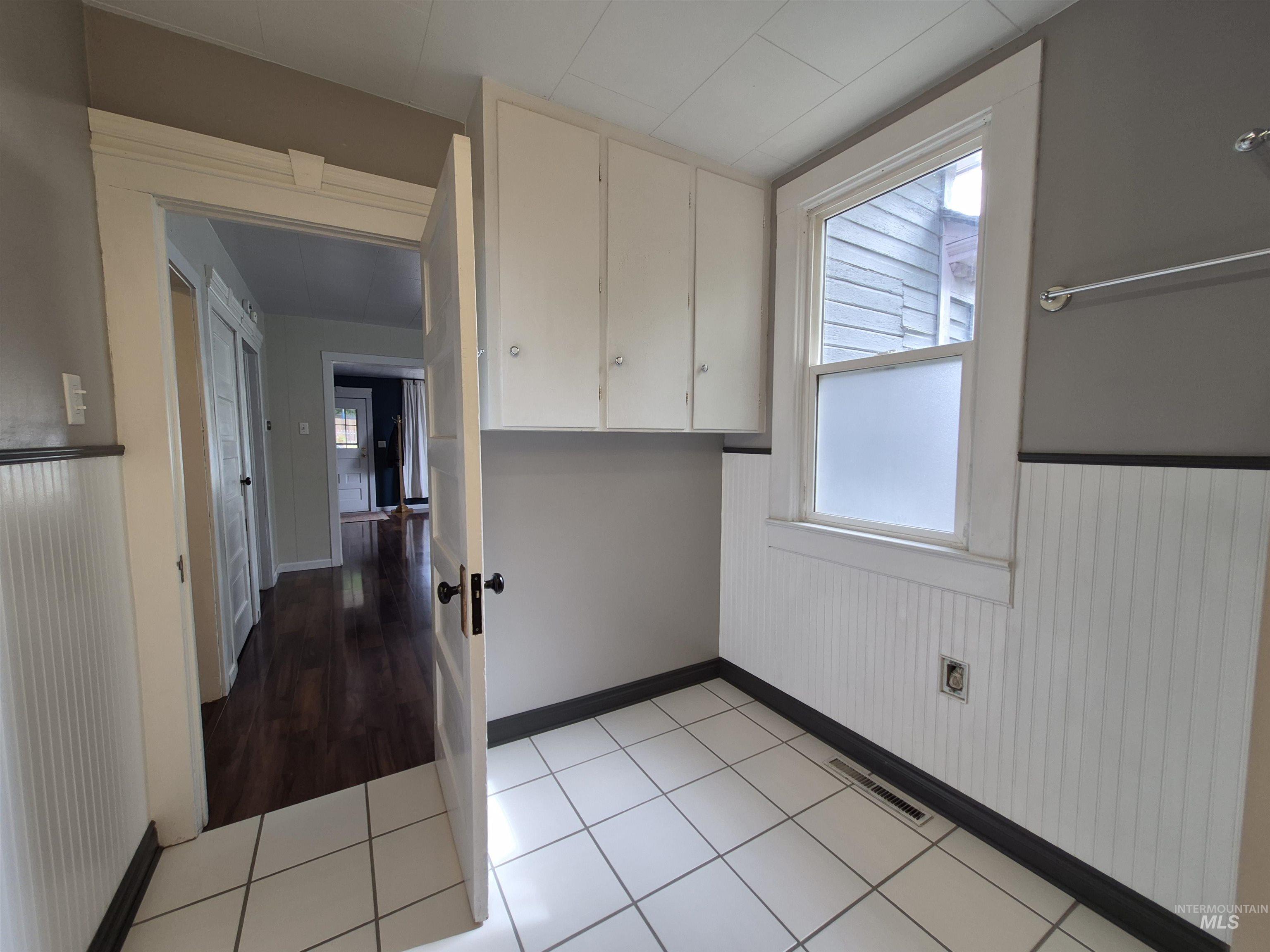 1013 Logan, Moscow, Idaho 83843, 2 Bedrooms, 1 Bathroom, Residential For Sale, Price $369,000,MLS 98999997