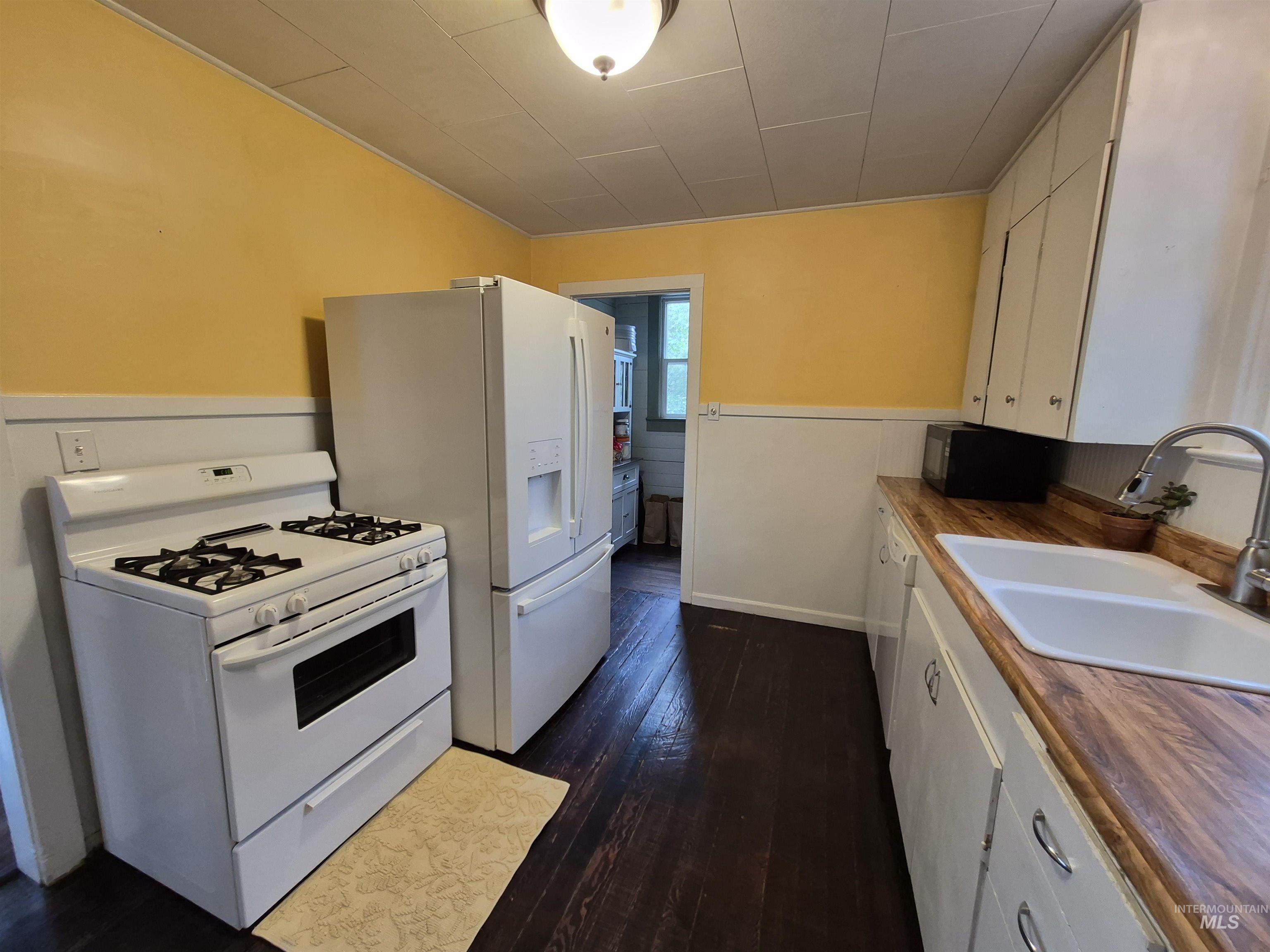 1013 Logan, Moscow, Idaho 83843, 2 Bedrooms, 1 Bathroom, Residential For Sale, Price $369,000,MLS 98999997