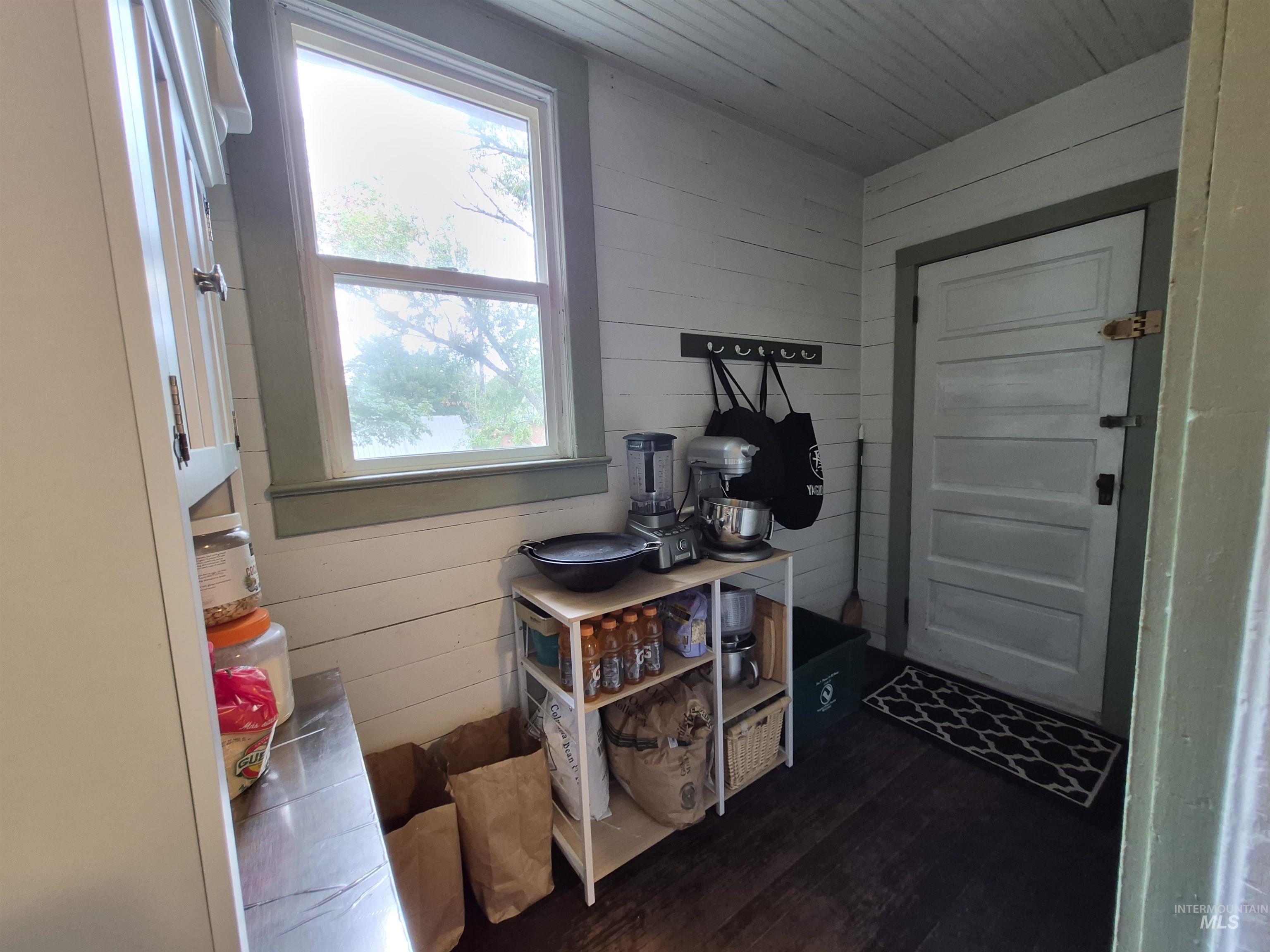 1013 Logan, Moscow, Idaho 83843, 2 Bedrooms, 1 Bathroom, Residential For Sale, Price $369,000,MLS 98999997