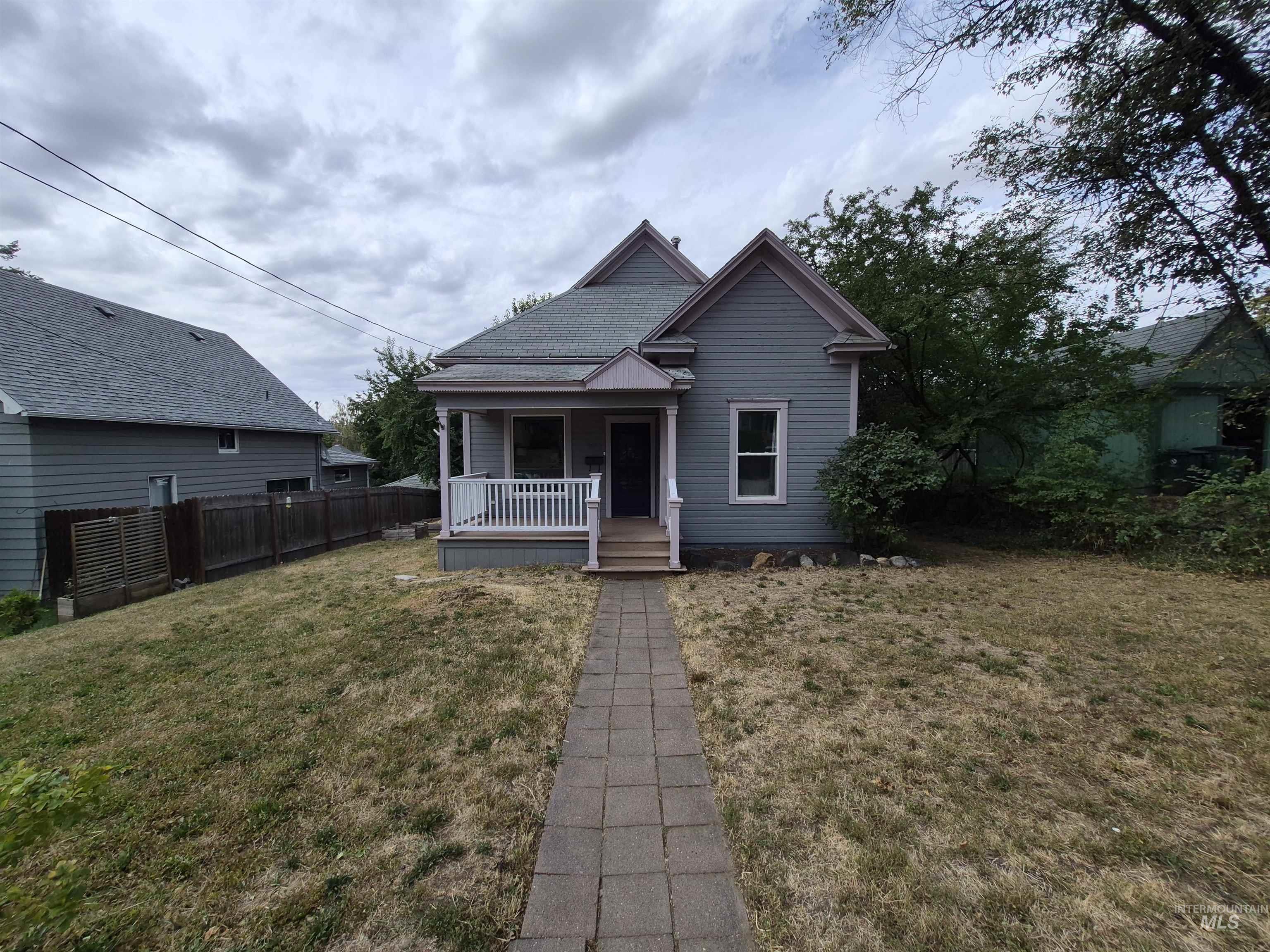 1013 Logan, Moscow, Idaho 83843, 2 Bedrooms, 1 Bathroom, Residential For Sale, Price $369,000,MLS 98999997