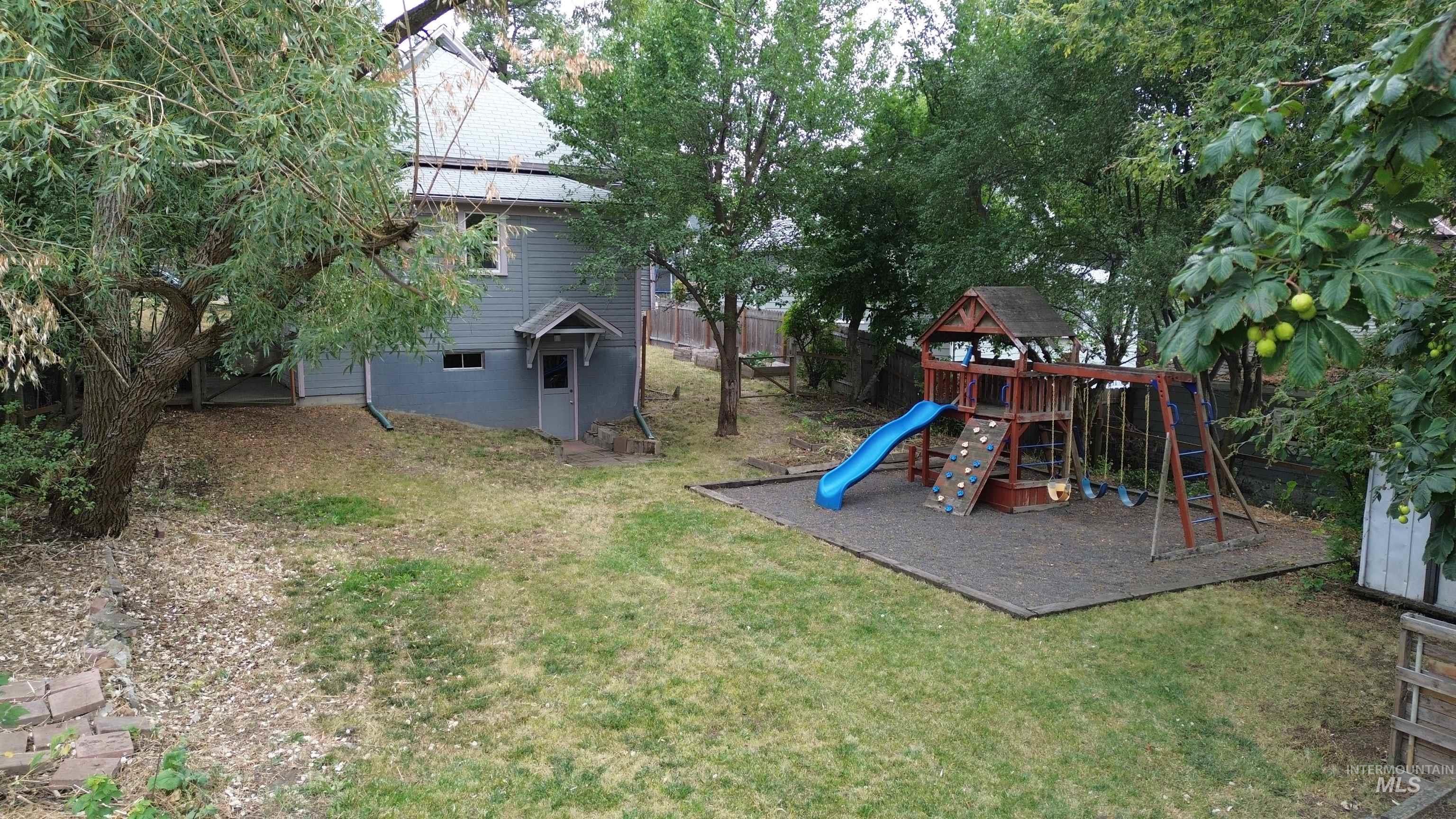 1013 Logan, Moscow, Idaho 83843, 2 Bedrooms, 1 Bathroom, Residential For Sale, Price $369,000,MLS 98999997